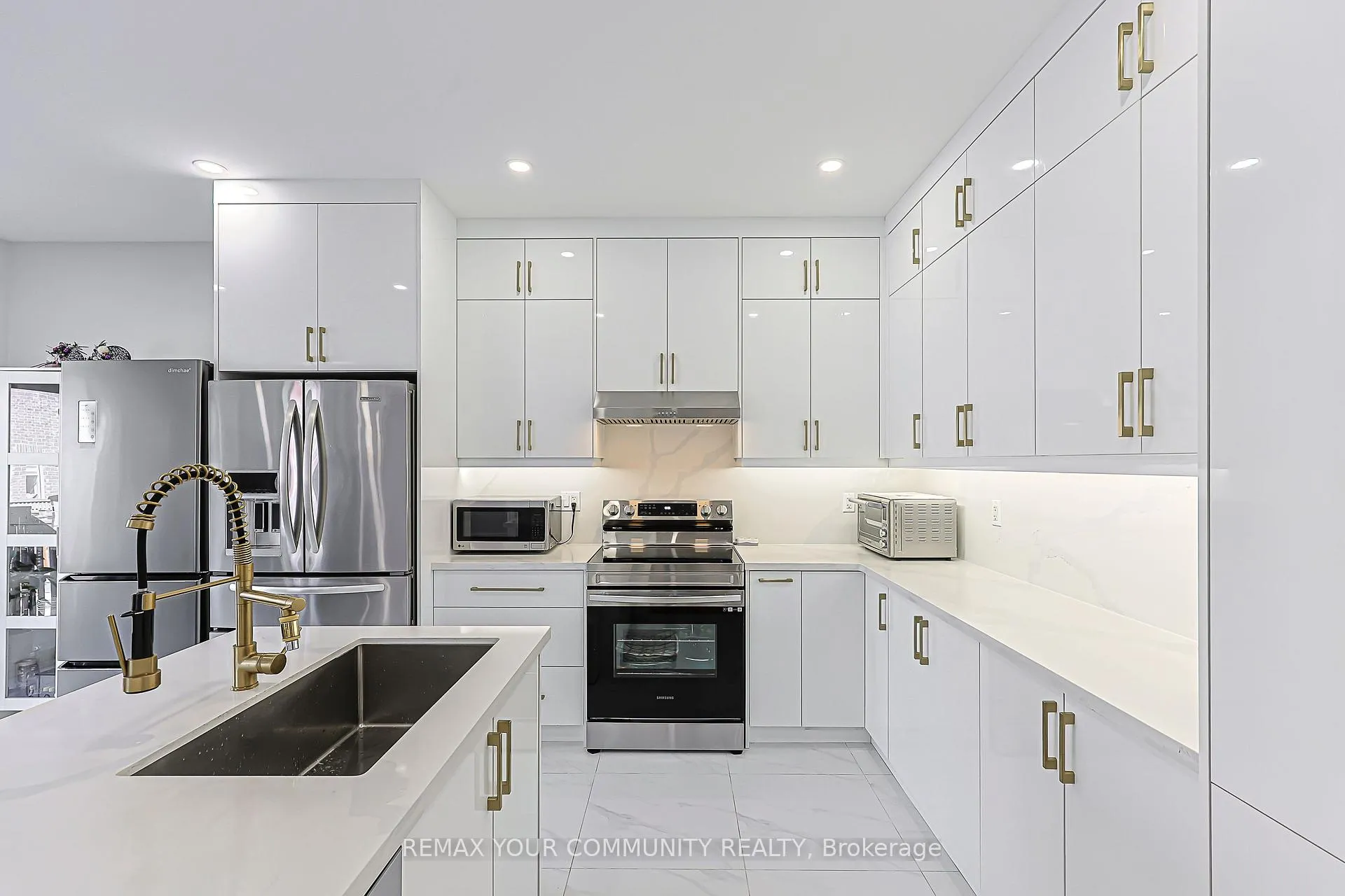 Photo 7 of 10 Hua Du Avenue, Markham, Berczy — HOMEH