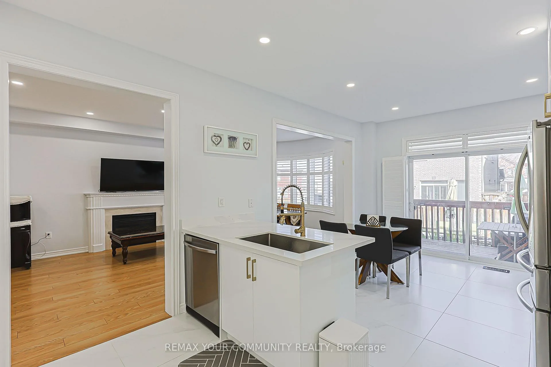 Photo 8 of 10 Hua Du Avenue, Markham, Berczy — HOMEH