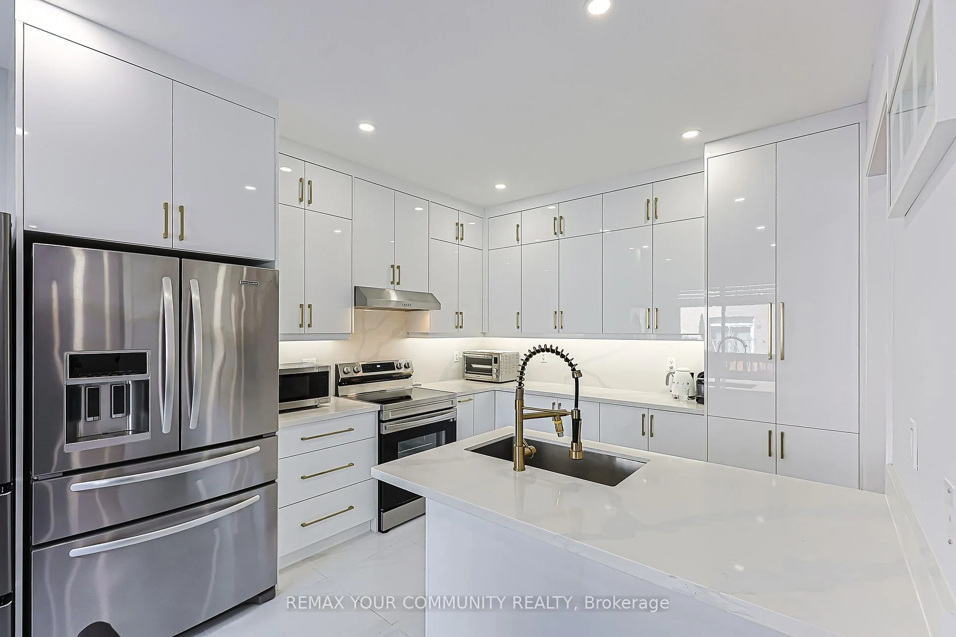 Photo 12 of 10 Hua Du Avenue, Markham, Berczy — HOMEH