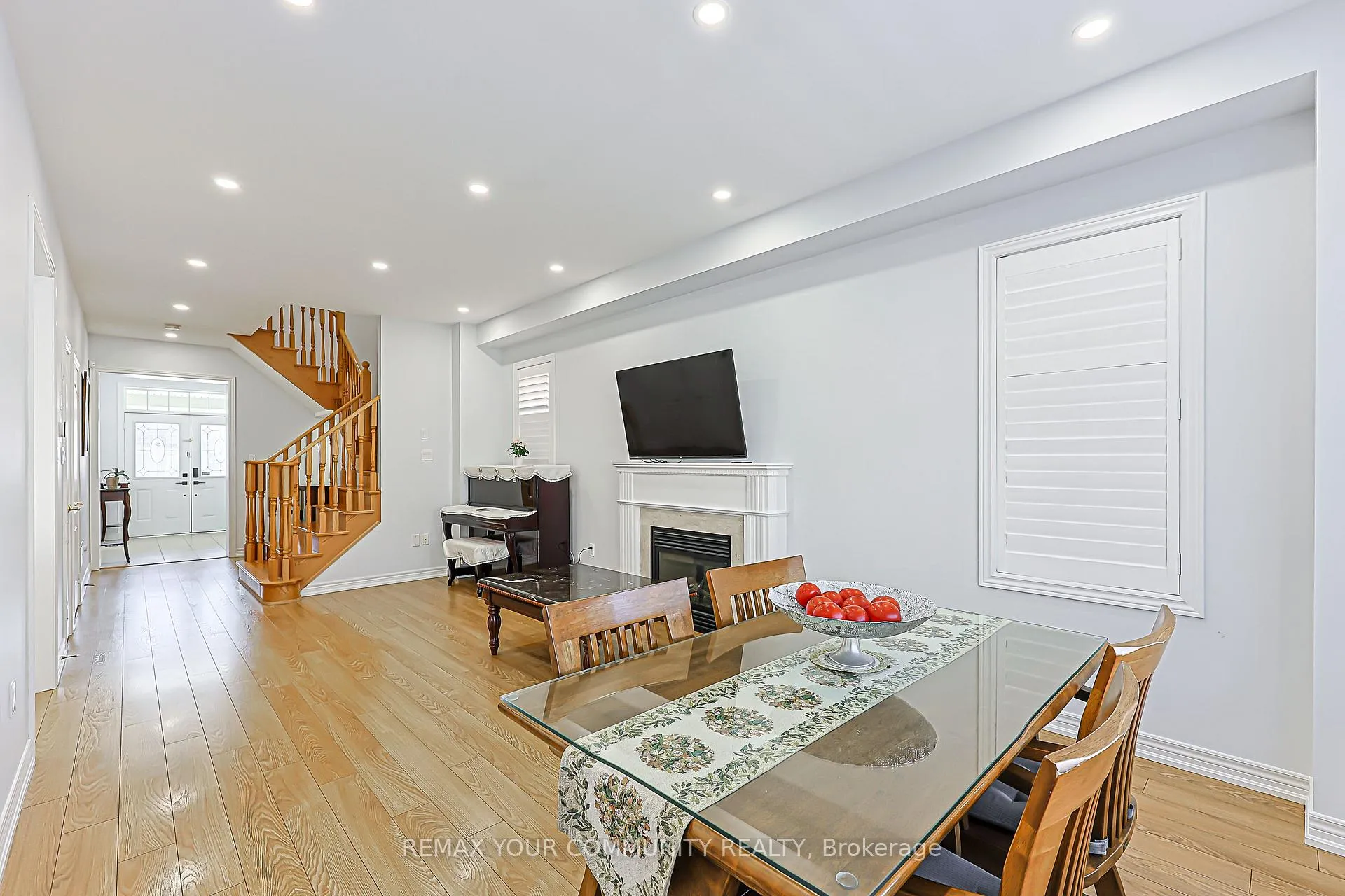 Photo 13 of 10 Hua Du Avenue, Markham, Berczy — HOMEH