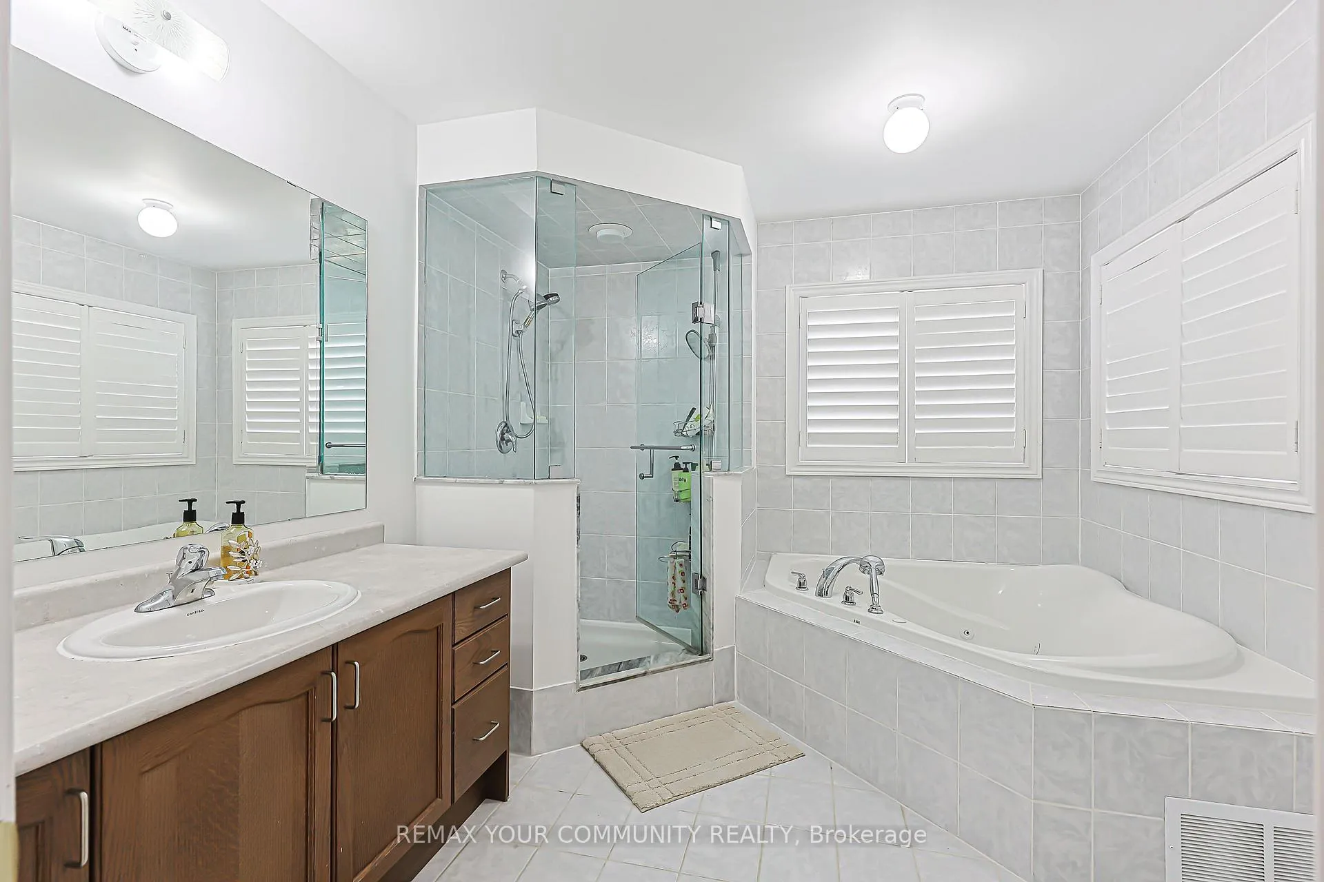 Photo 18 of 10 Hua Du Avenue, Markham, Berczy — HOMEH