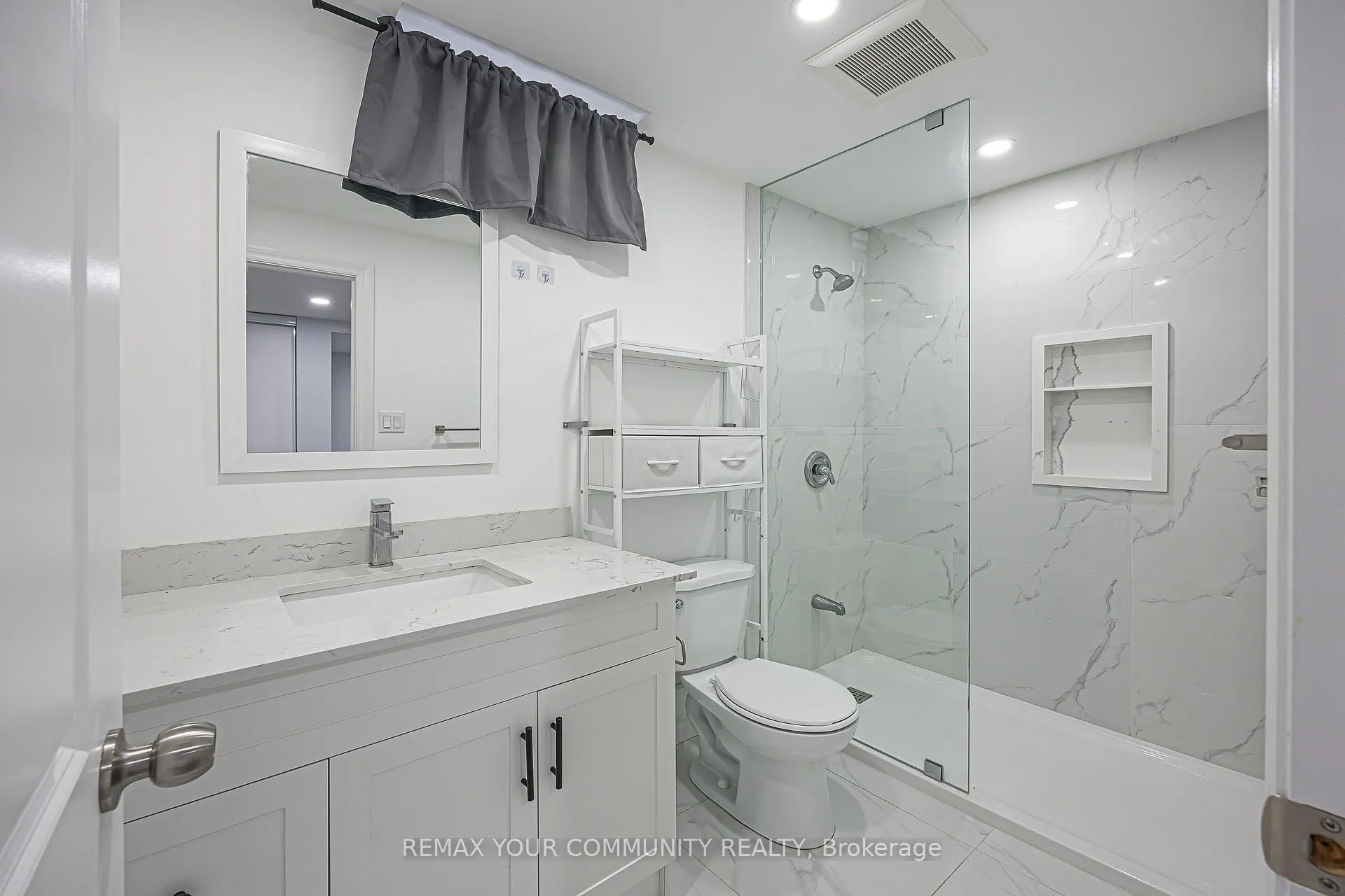 Photo 33 of 10 Hua Du Avenue, Markham, Berczy — HOMEH