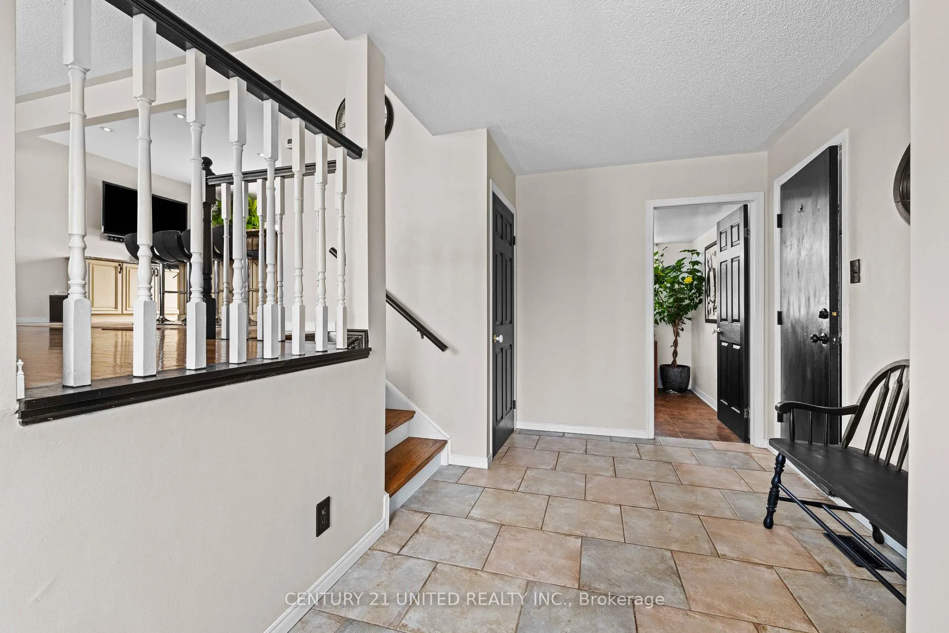 Photo 4 of 2252 Denure Drive, Peterborough, Monaghan Ward 2 — HOMEH