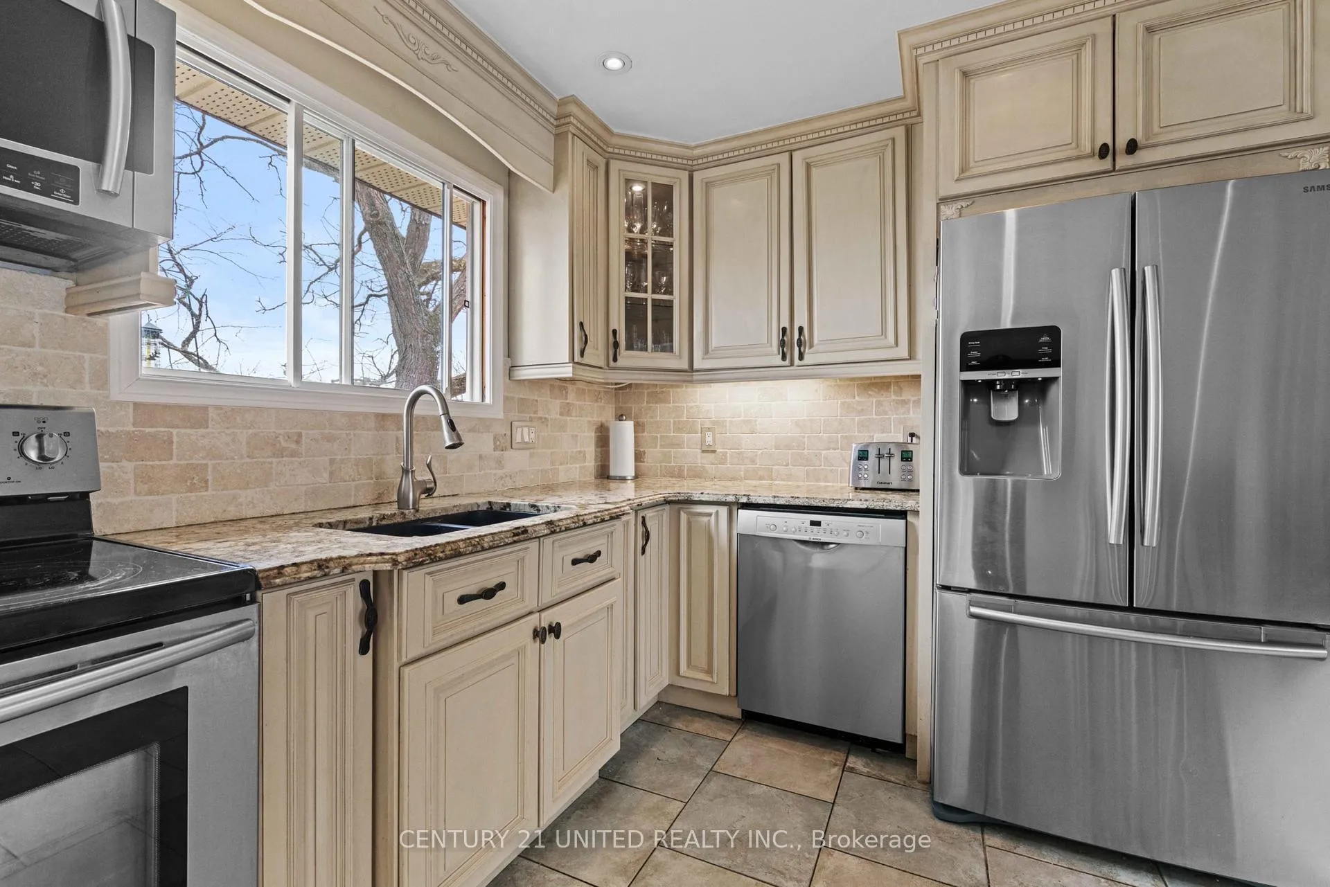 Photo 7 of 2252 Denure Drive, Peterborough, Monaghan Ward 2 — HOMEH