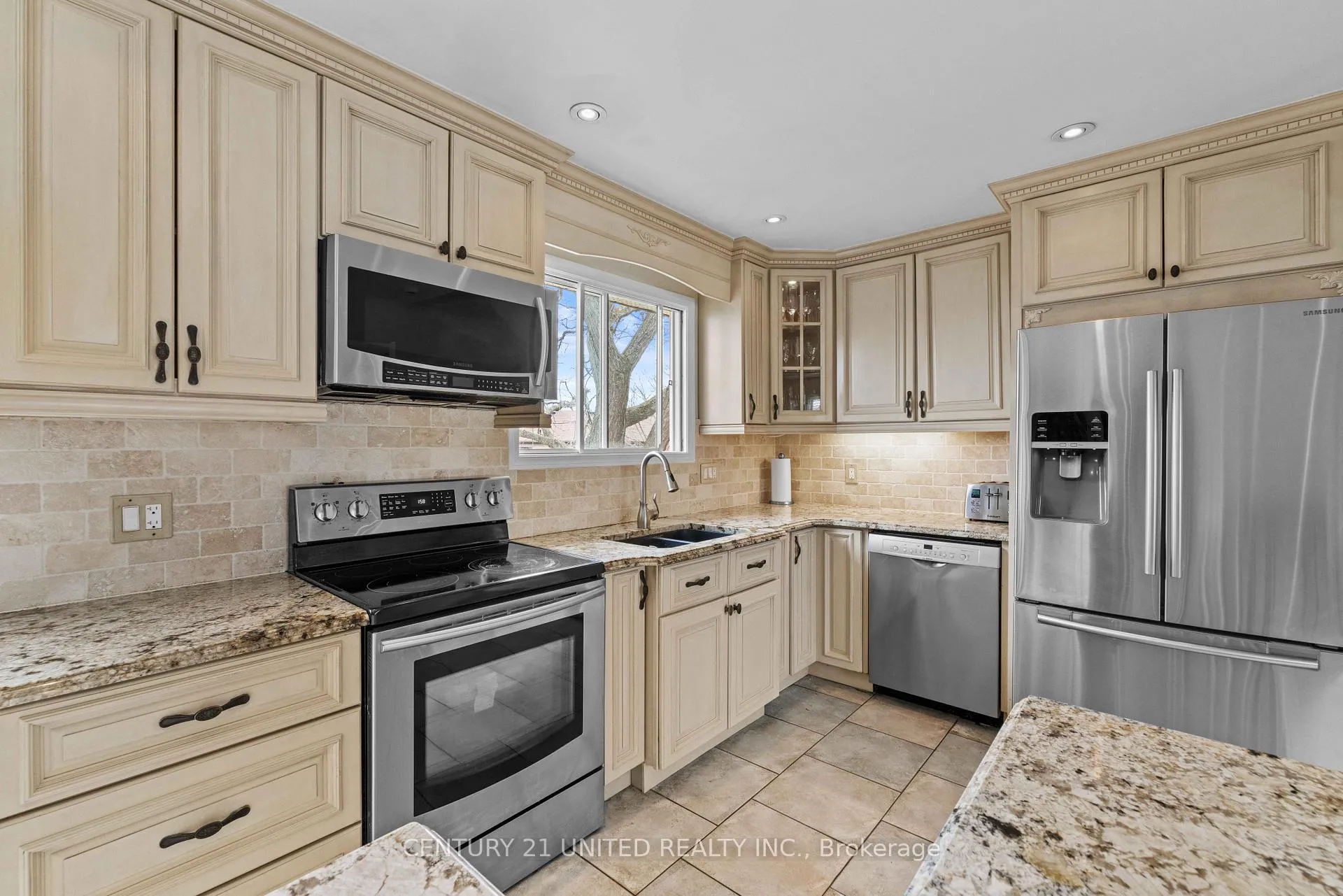 Photo 8 of 2252 Denure Drive, Peterborough, Monaghan Ward 2 — HOMEH