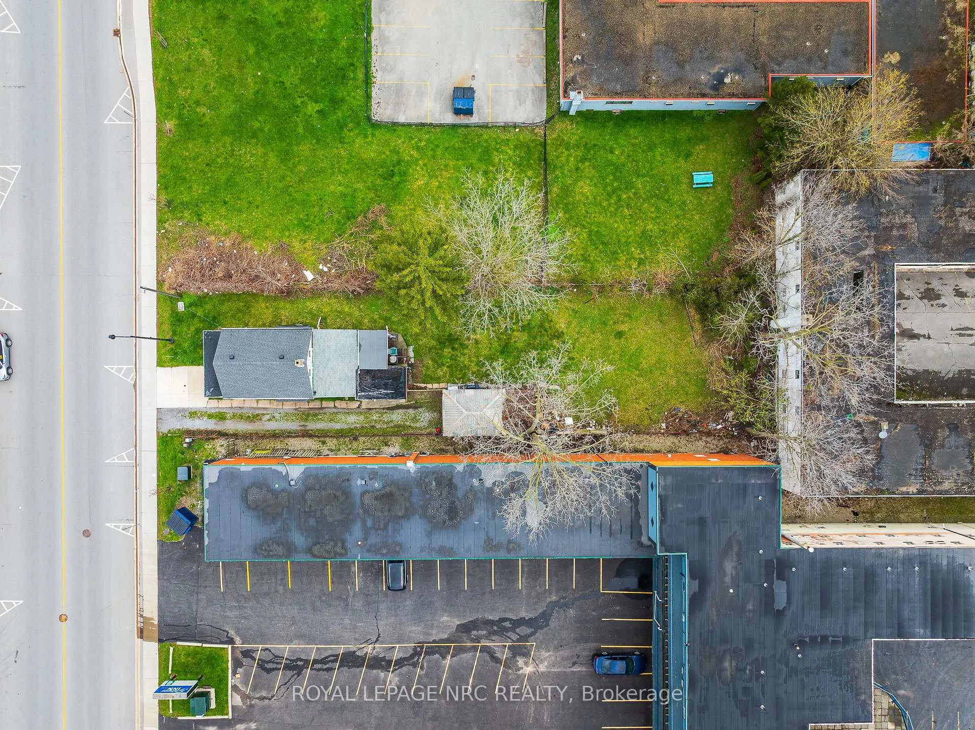 Photo 9 of 5930 Fallsview Boulevard, Niagara Falls, Clifton Hill — HOMEH