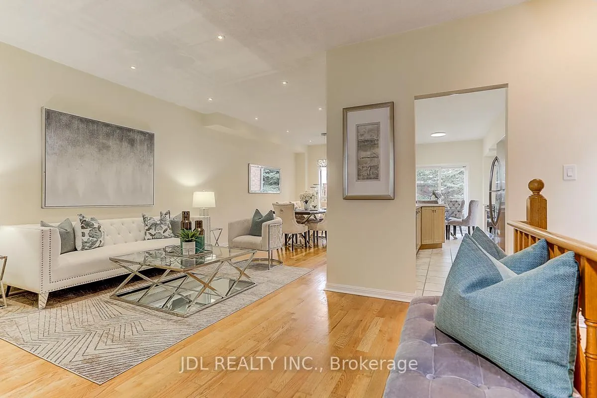 Photo 6 of 14 Zermatt Way, Markham, Unionville — HOMEH