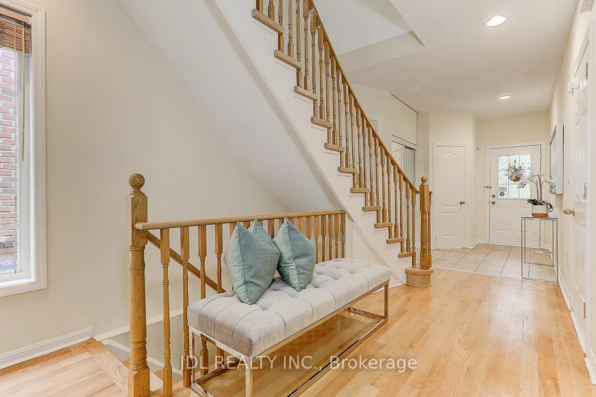 Photo 7 of 14 Zermatt Way, Markham, Unionville — HOMEH