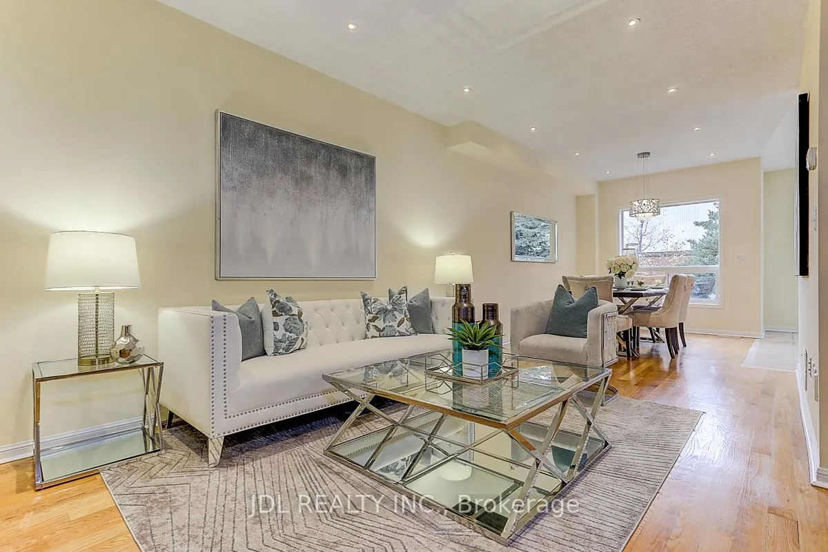 Photo 8 of 14 Zermatt Way, Markham, Unionville — HOMEH