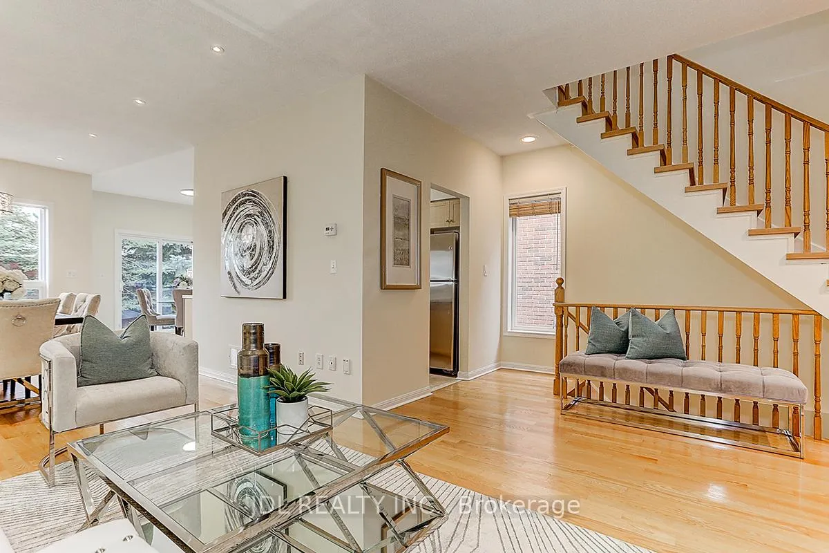Photo 10 of 14 Zermatt Way, Markham, Unionville — HOMEH
