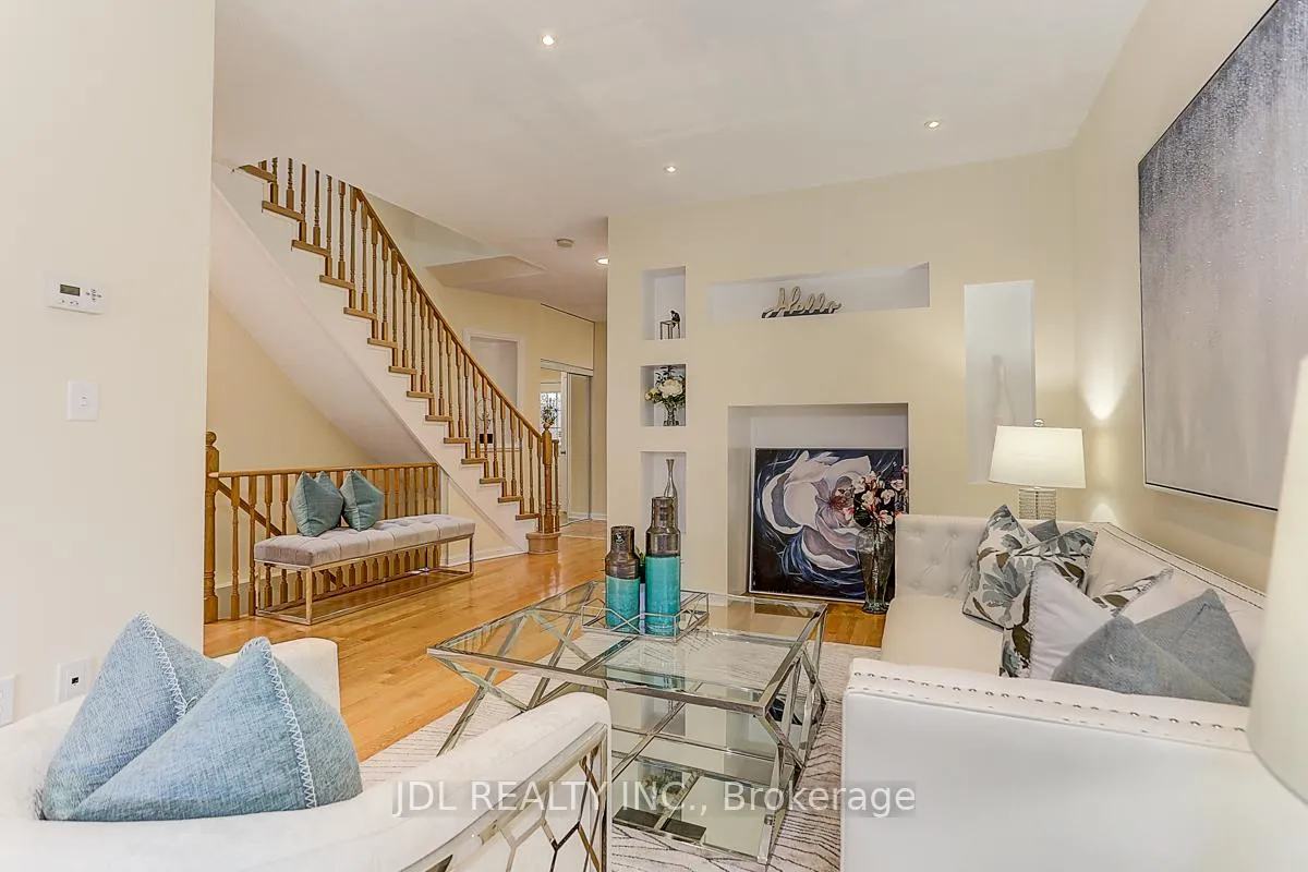 Photo 13 of 14 Zermatt Way, Markham, Unionville — HOMEH