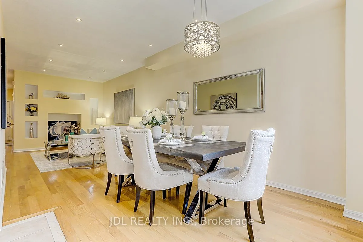 Photo 15 of 14 Zermatt Way, Markham, Unionville — HOMEH