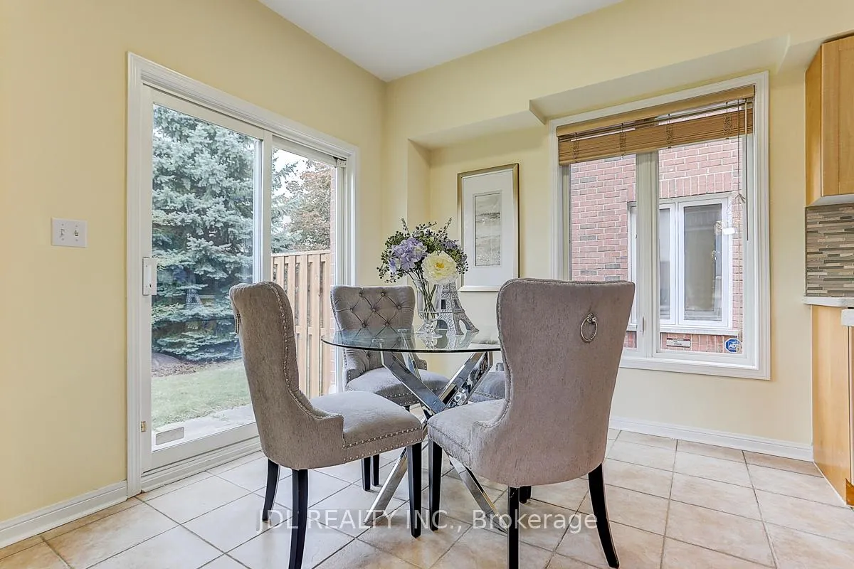Photo 16 of 14 Zermatt Way, Markham, Unionville — HOMEH