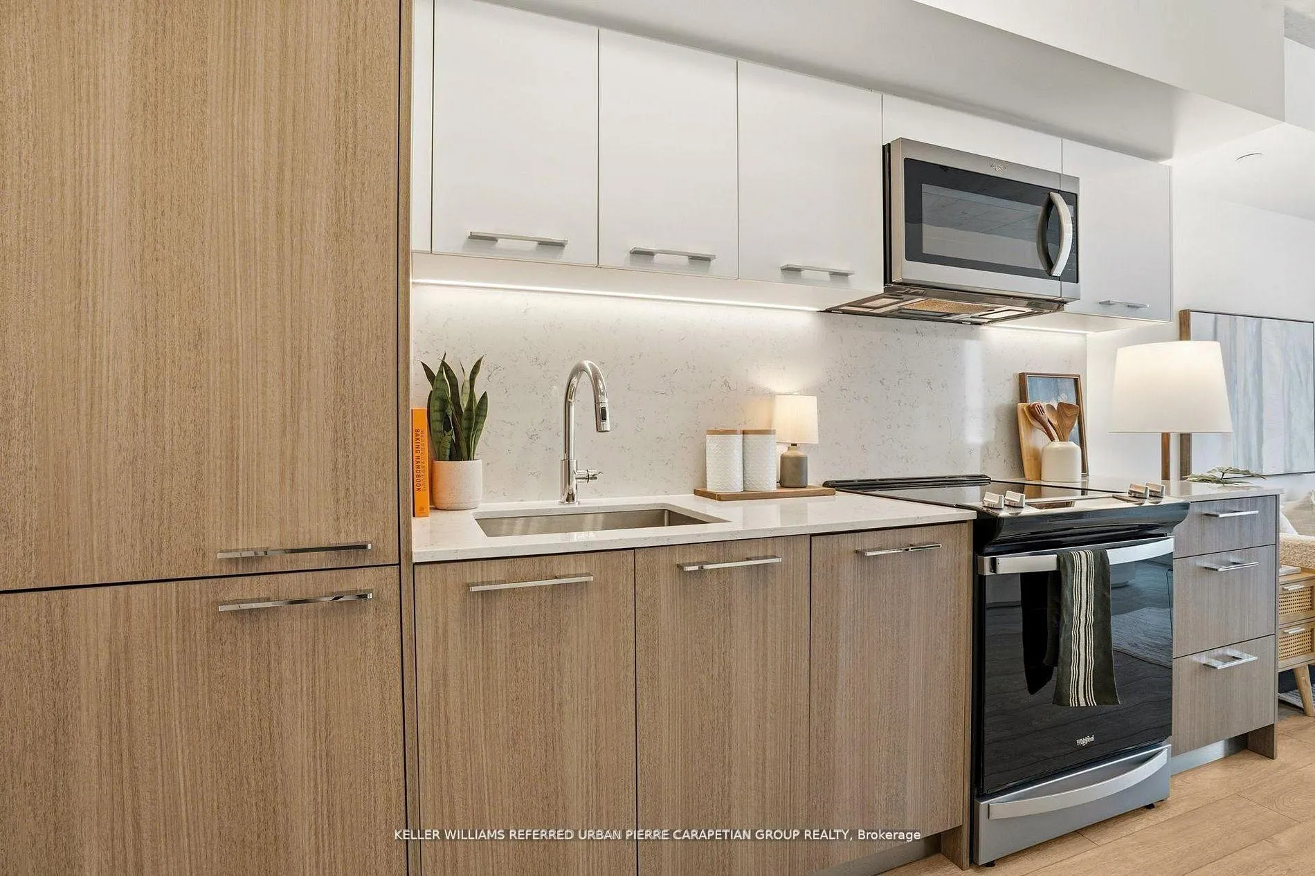 Photo 23 of 45 Baseball Place, Toronto, South Riverdale — HOMEH
