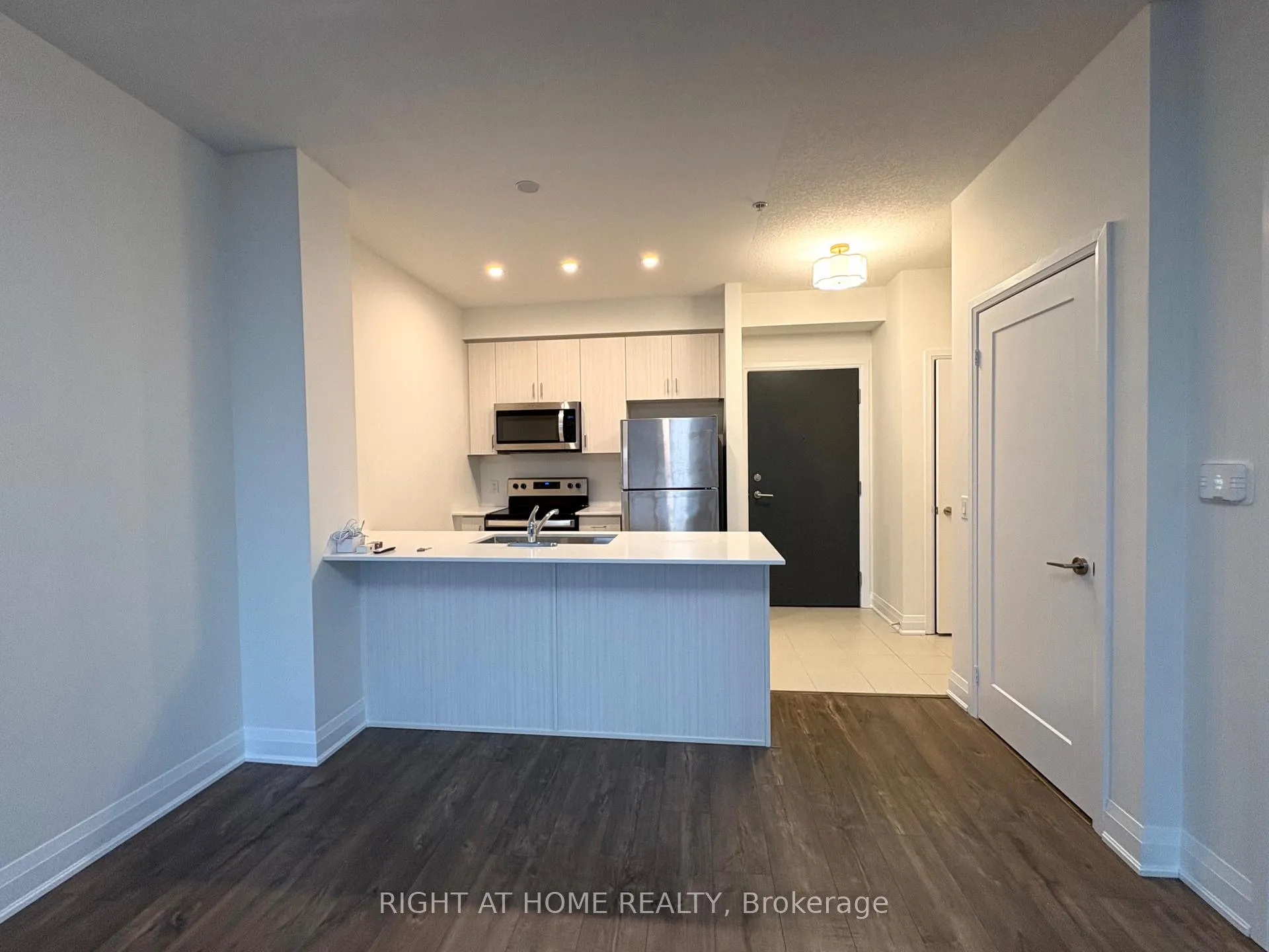 Photo 2 of Unit 513, 16 Concord Place, Grimsby, Grimsby Beach — HOMEH