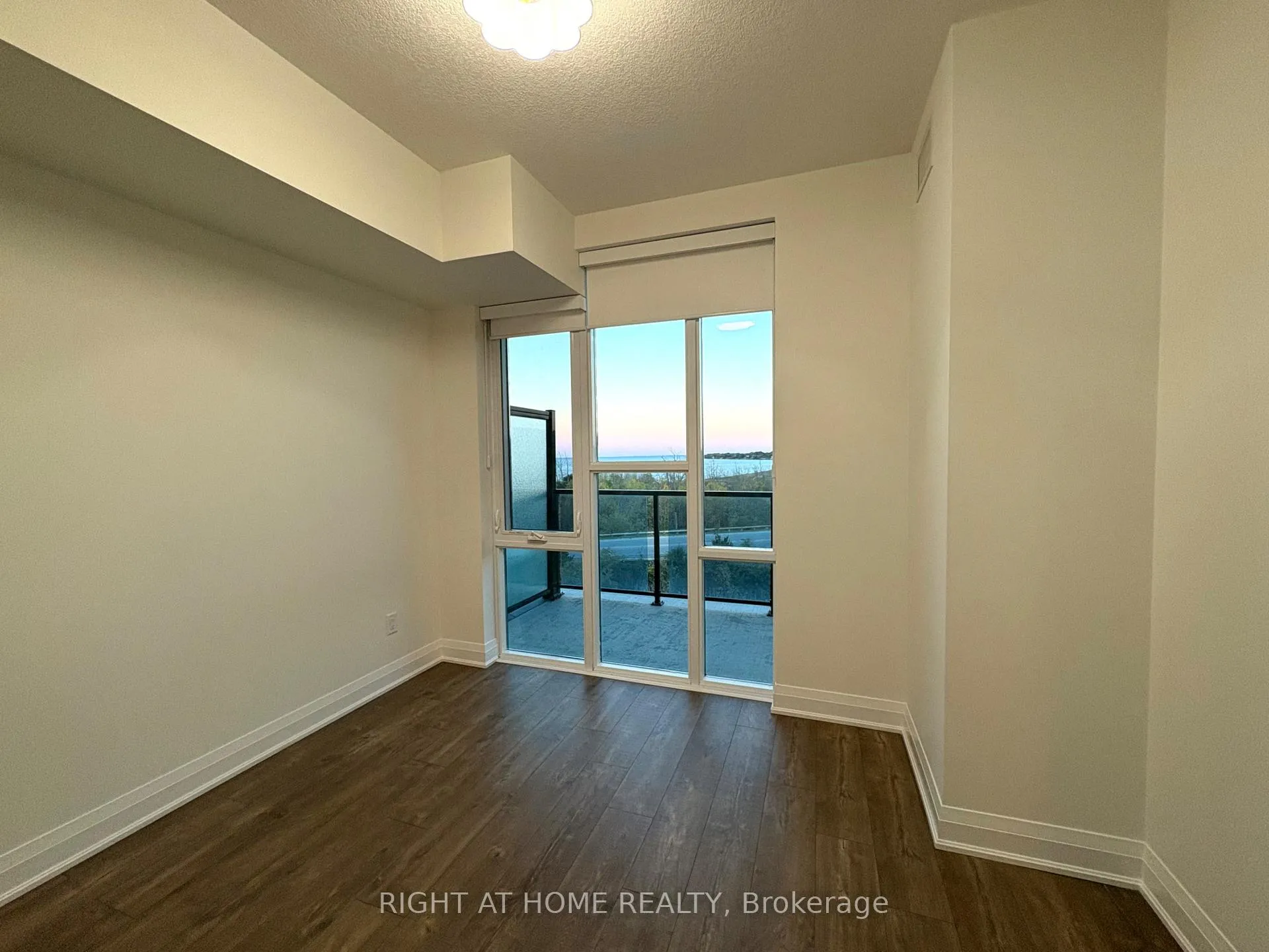 Photo 4 of Unit 513, 16 Concord Place, Grimsby, Grimsby Beach — HOMEH