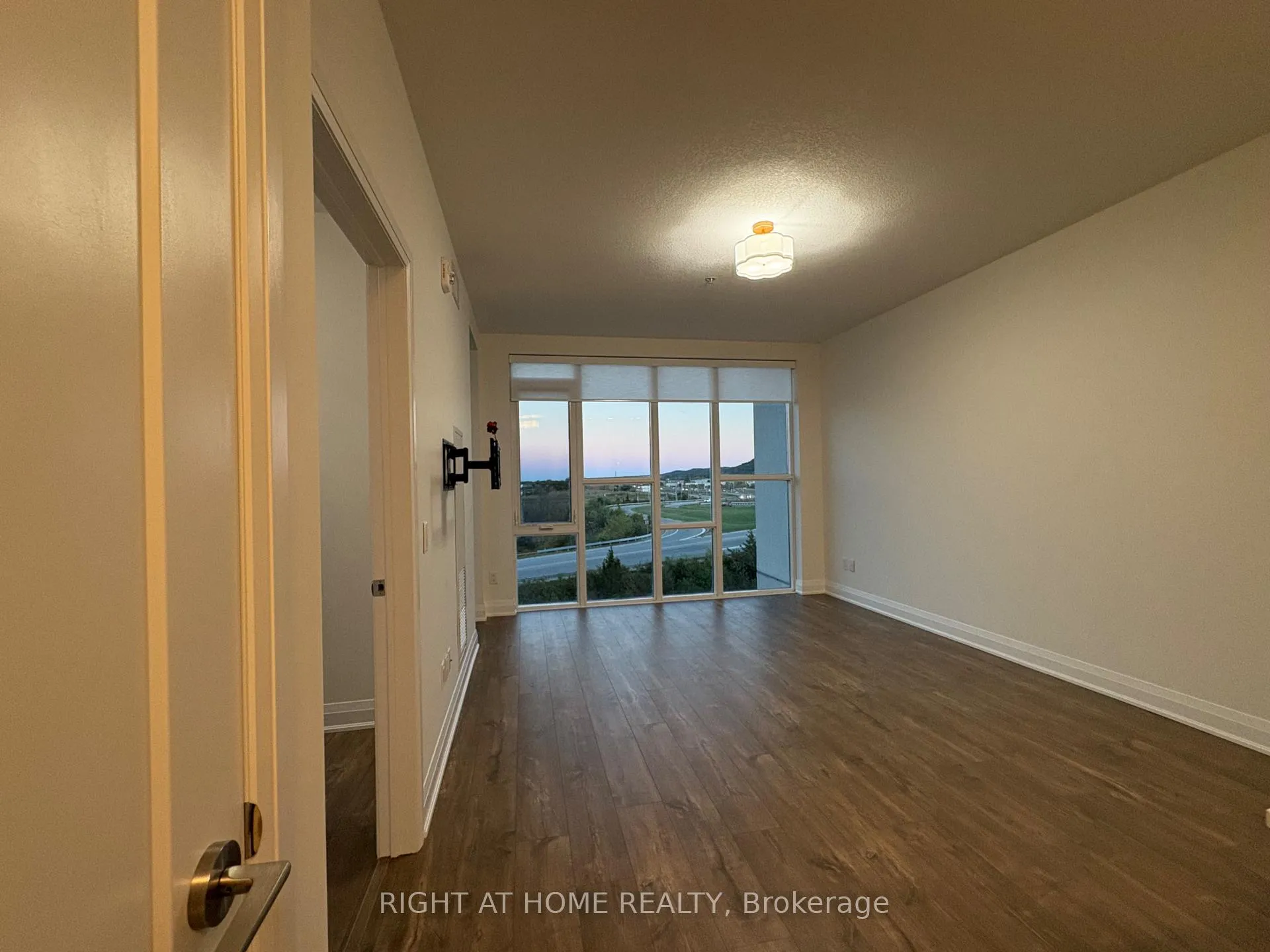 Photo 8 of Unit 513, 16 Concord Place, Grimsby, Grimsby Beach — HOMEH