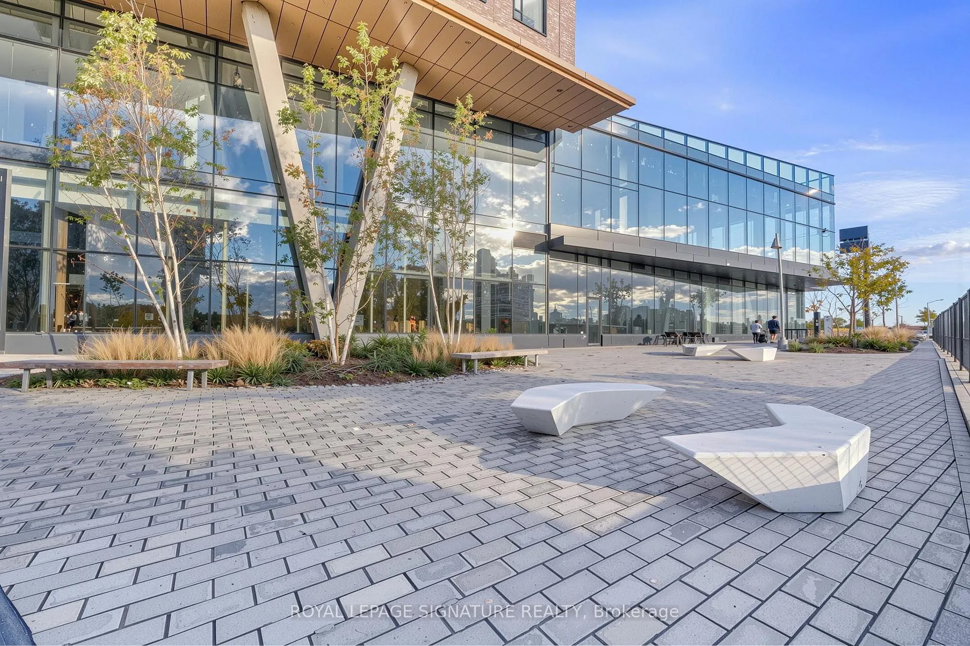 Photo 2 of Unit 4405, 2920 Highway 7, Vaughan, Concord — HOMEH