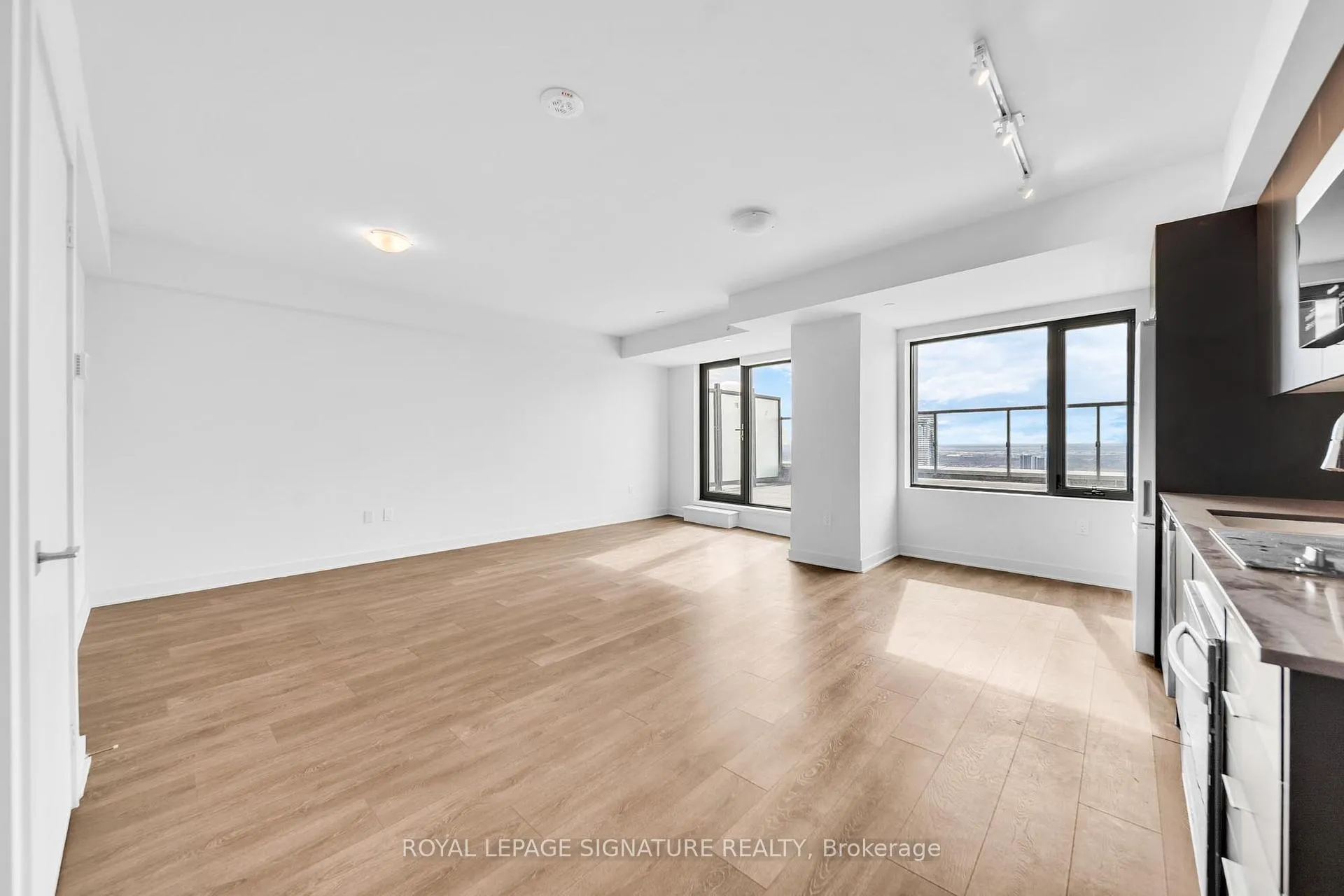 Photo 6 of Unit 4405, 2920 Highway 7, Vaughan, Concord — HOMEH