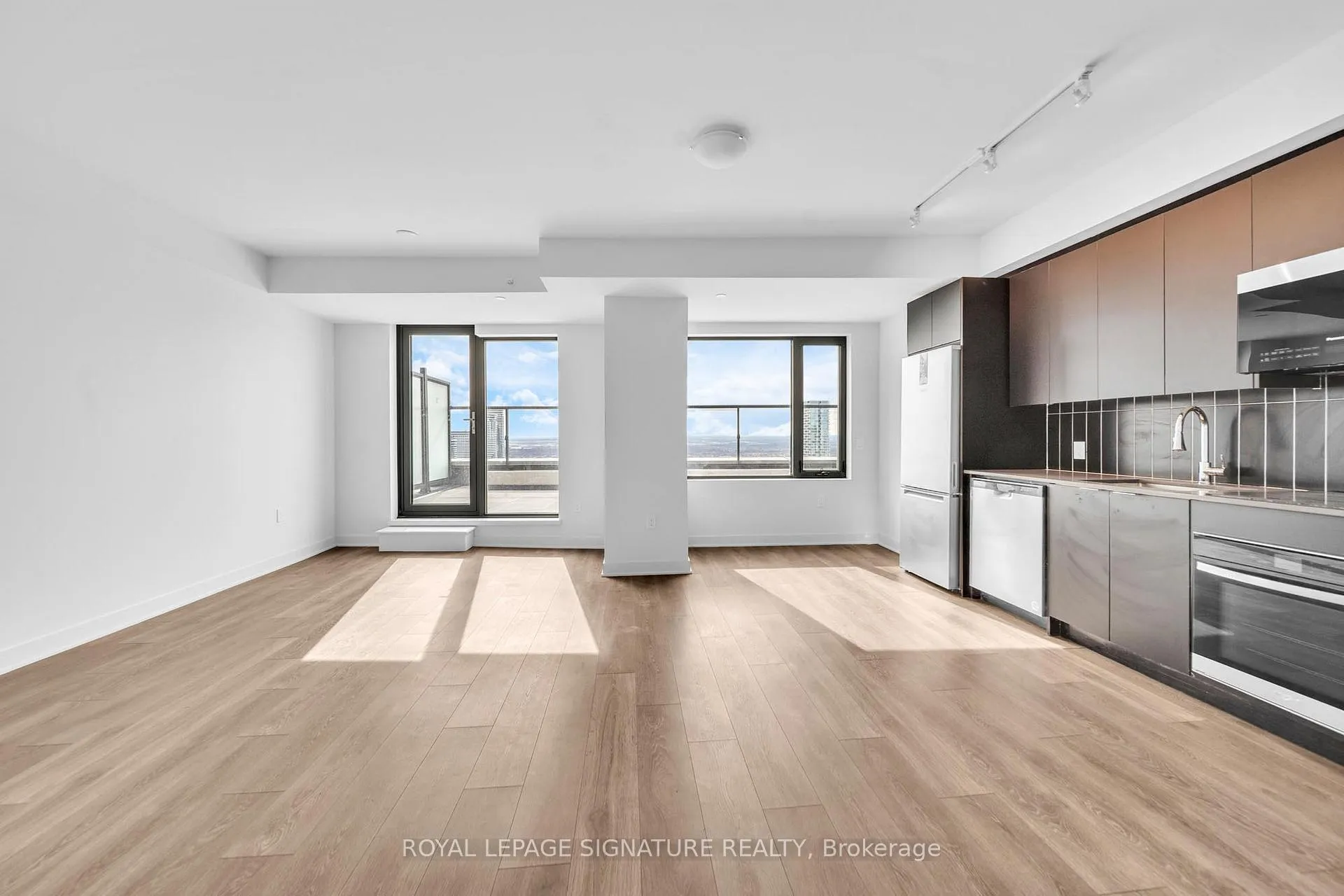 Photo 7 of Unit 4405, 2920 Highway 7, Vaughan, Concord — HOMEH