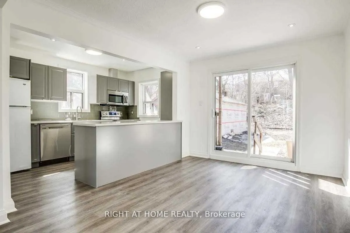 Photo 5 of 1738 Bayview Avenue, Toronto, Mount Pleasant East — HOMEH