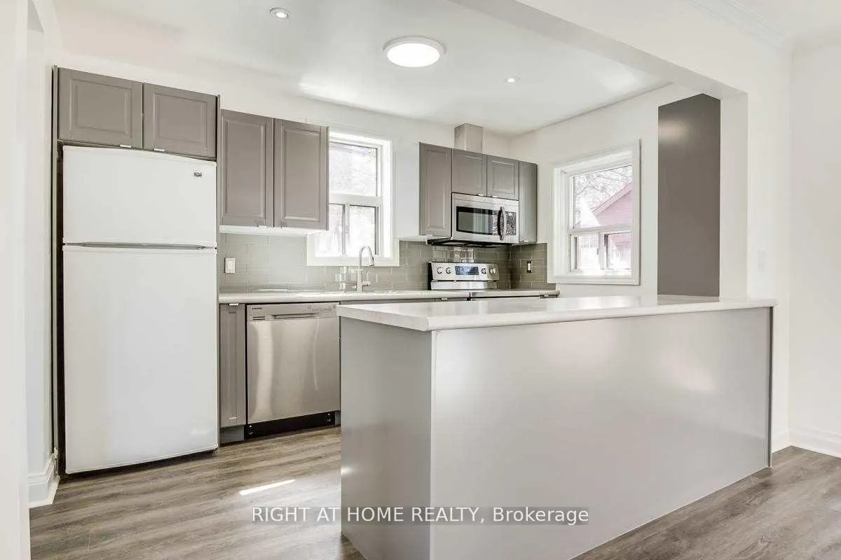Photo 6 of 1738 Bayview Avenue, Toronto, Mount Pleasant East — HOMEH