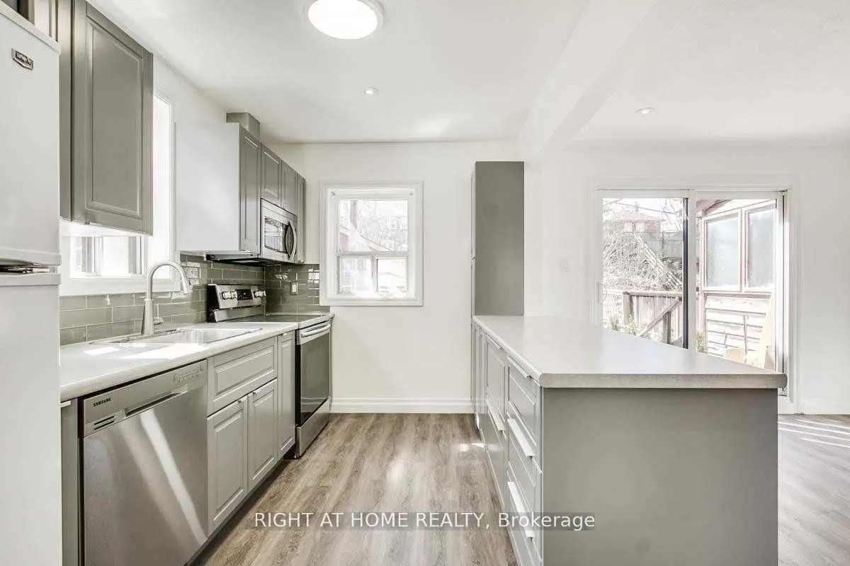 Photo 7 of 1738 Bayview Avenue, Toronto, Mount Pleasant East — HOMEH
