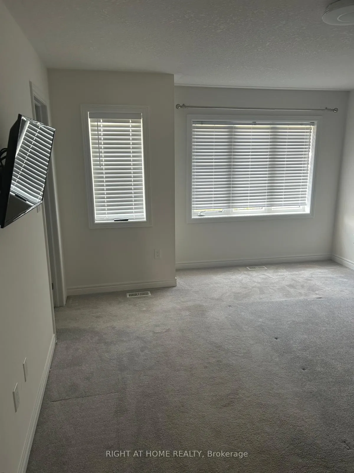 Photo 8 of Unit 13, 166 Deerpath Drive, Guelph, Willow West/Sugarbush/West Acres — HOMEH