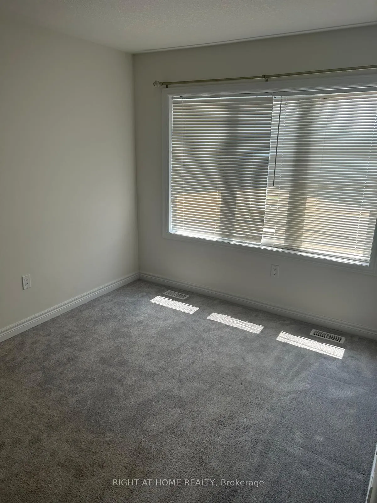 Photo 10 of Unit 13, 166 Deerpath Drive, Guelph, Willow West/Sugarbush/West Acres — HOMEH