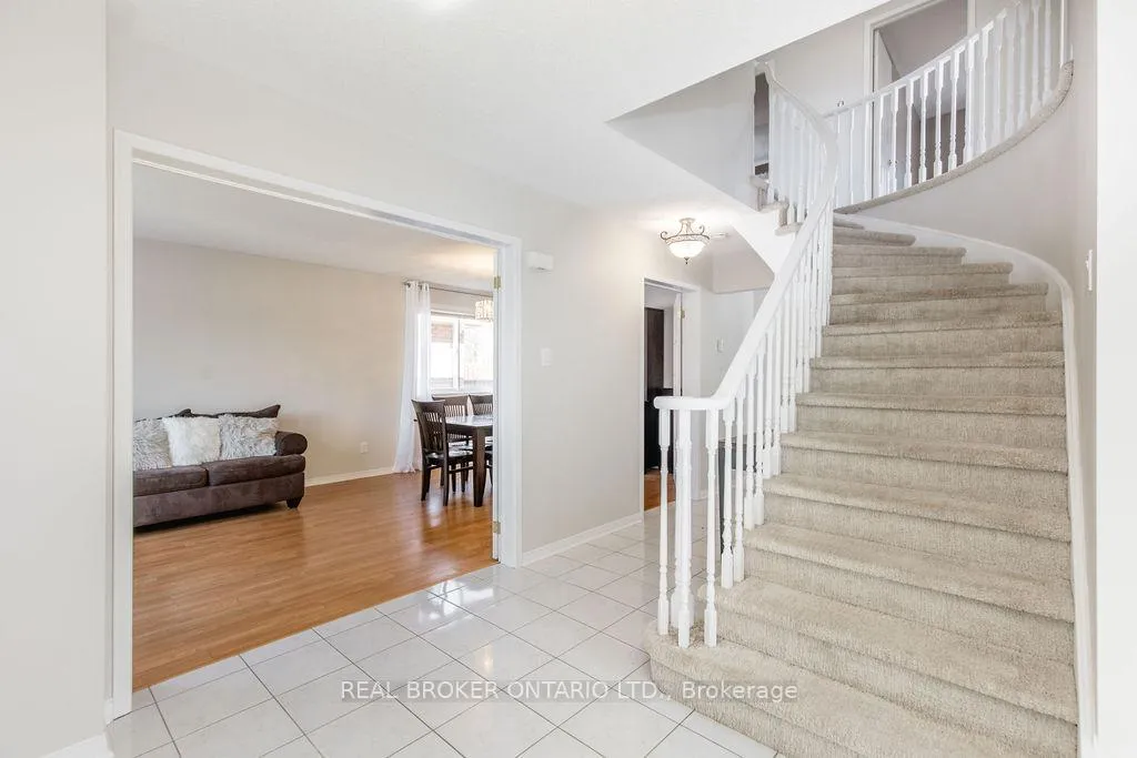 Photo 4 of 65 Benson Drive, Barrie, Sandy Hollow — HOMEH