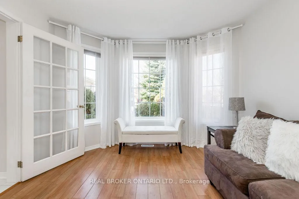 Photo 5 of 65 Benson Drive, Barrie, Sandy Hollow — HOMEH