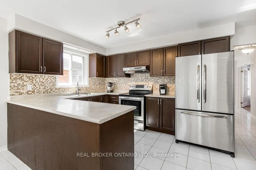 Photo 16 of 65 Benson Drive, Barrie, Sandy Hollow — HOMEH
