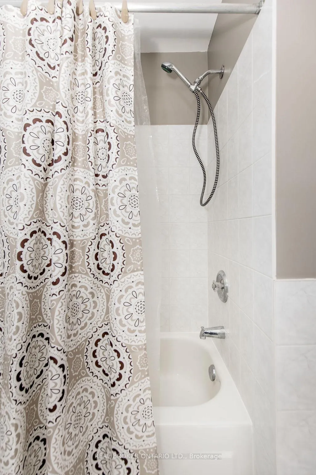 Photo 36 of 65 Benson Drive, Barrie, Sandy Hollow — HOMEH