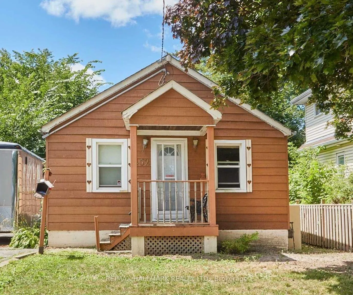 Front of 452 Montrave Avenue