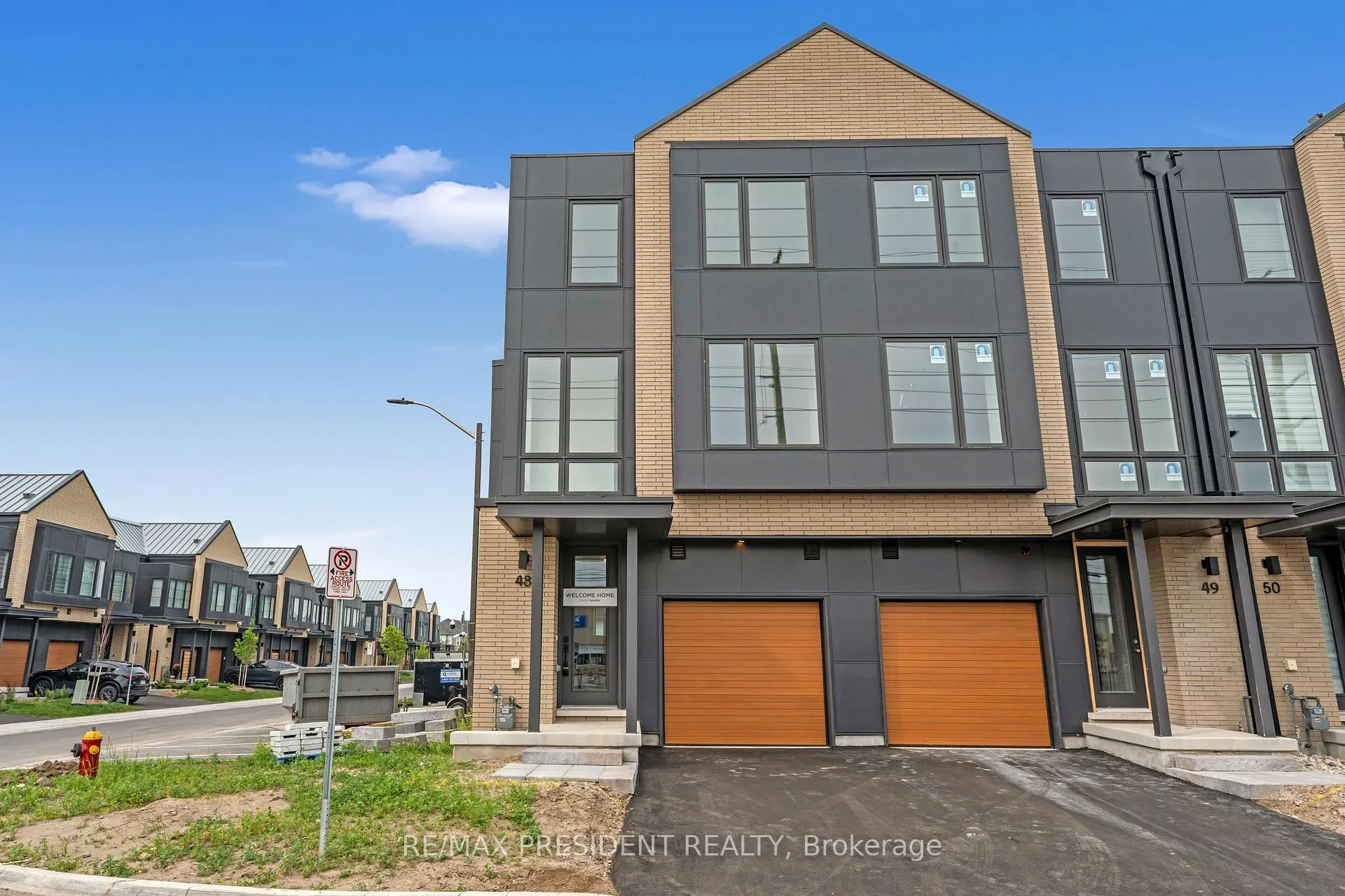 Photo 3 of Unit 48, 2273 Turnberry Road, Burlington, Rose — HOMEH