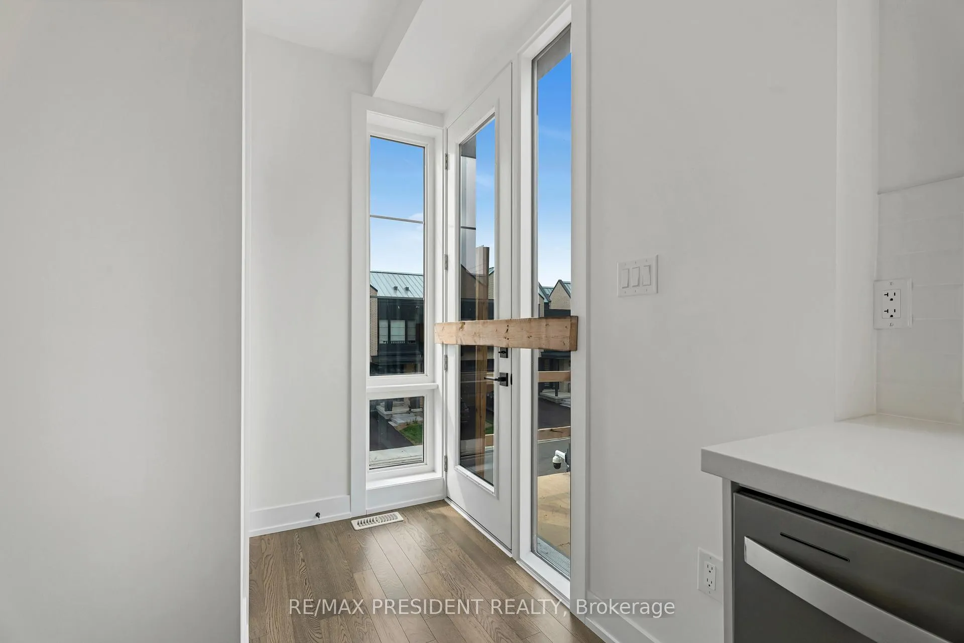 Photo 12 of Unit 48, 2273 Turnberry Road, Burlington, Rose — HOMEH