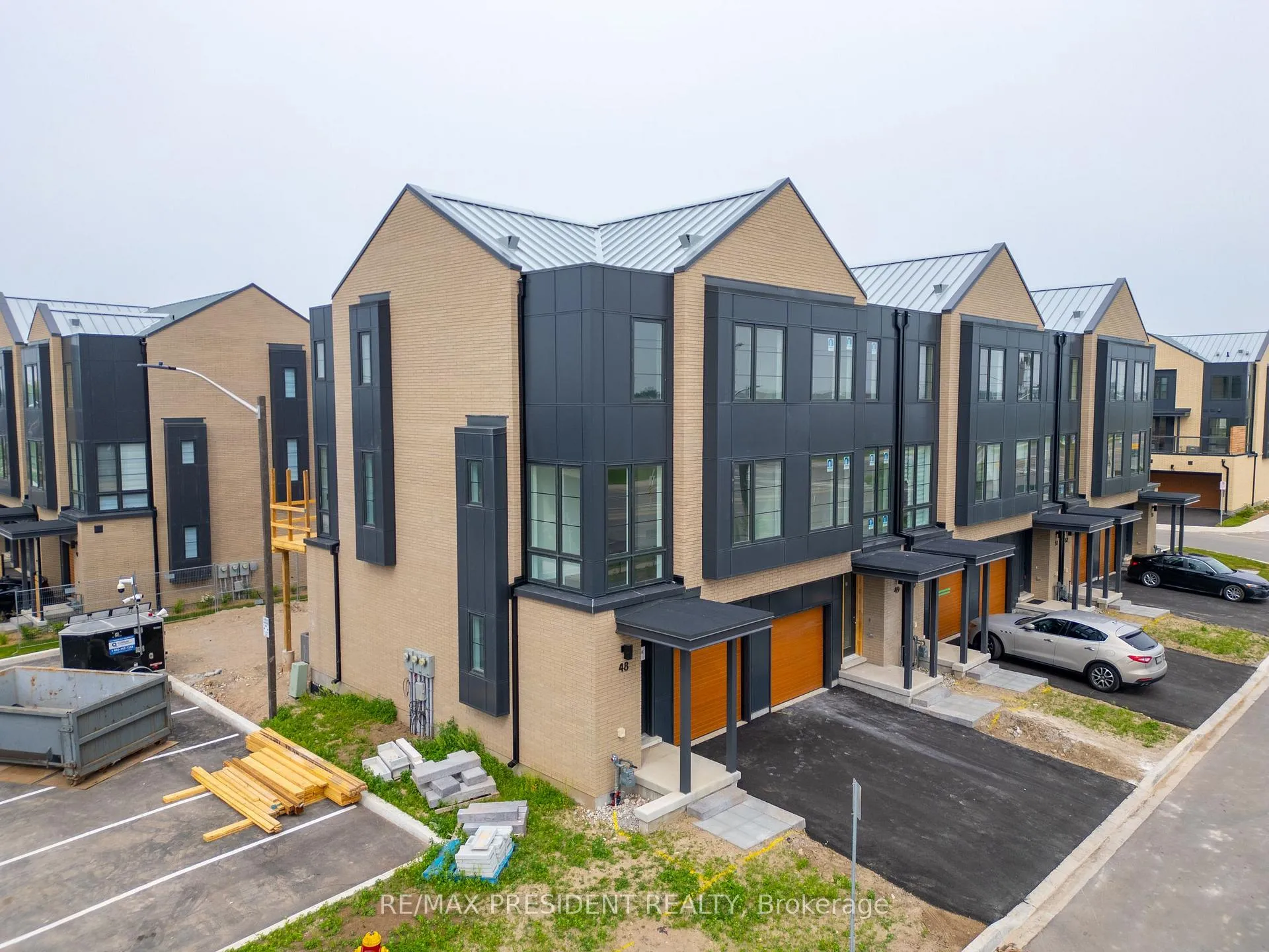 Photo 33 of Unit 48, 2273 Turnberry Road, Burlington, Rose — HOMEH