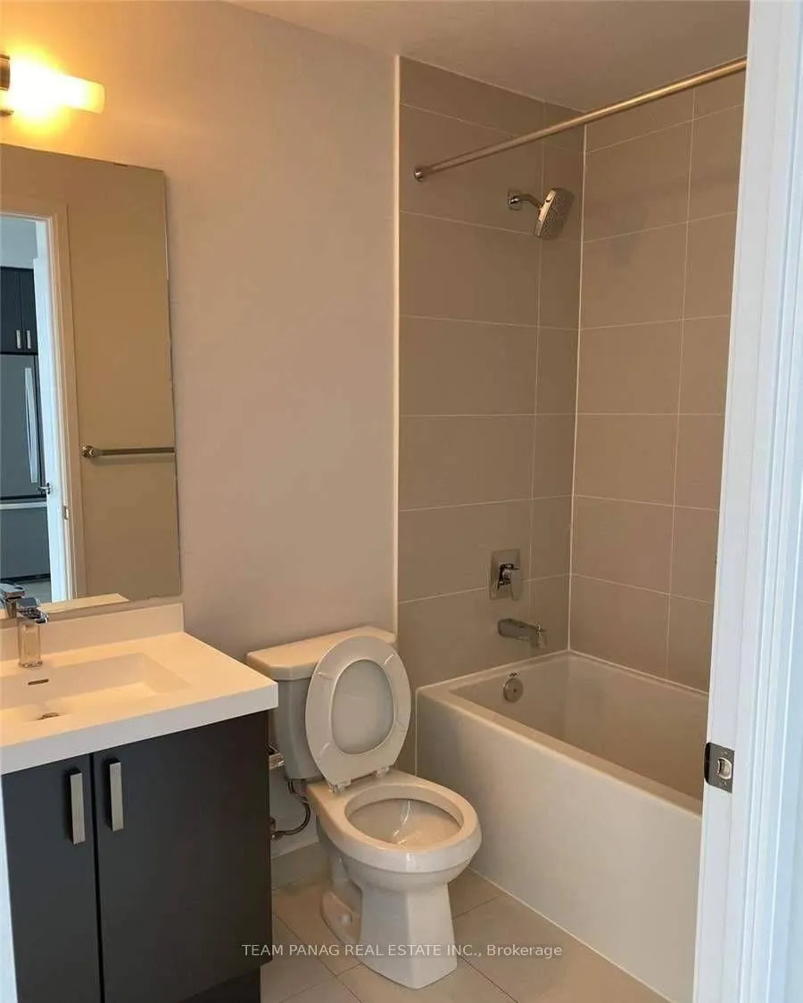 Photo 5 of Unit LPH18, 7895 Jane Street, Vaughan, Concord — HOMEH