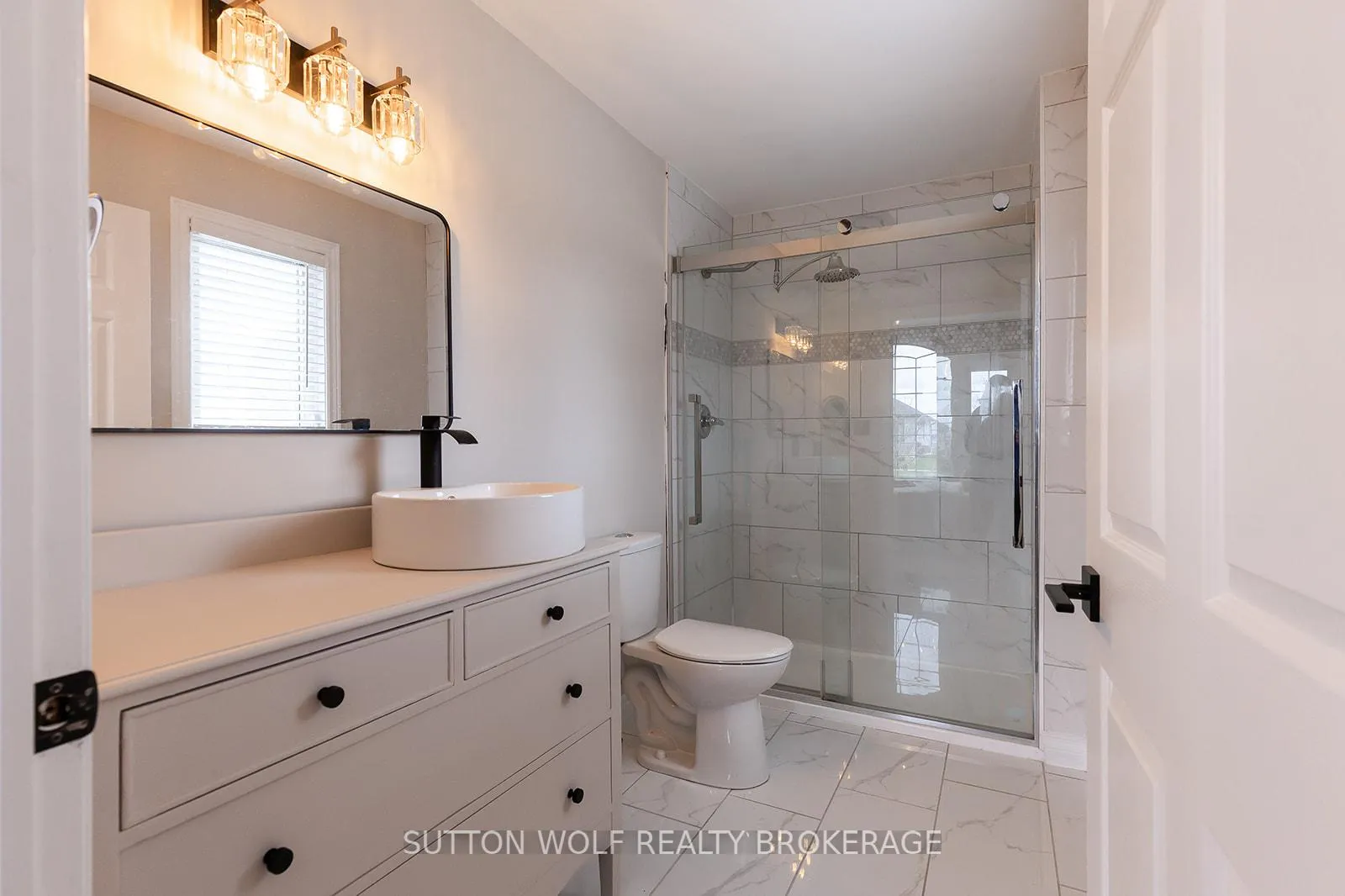 Photo 8 of 501 Darcy Drive, Strathroy-Caradoc, NE — HOMEH