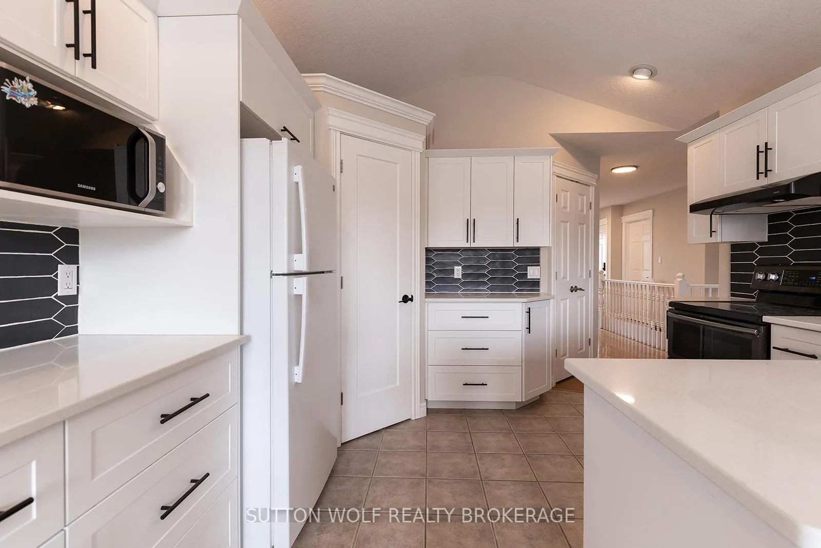 Photo 9 of 501 Darcy Drive, Strathroy-Caradoc, NE — HOMEH