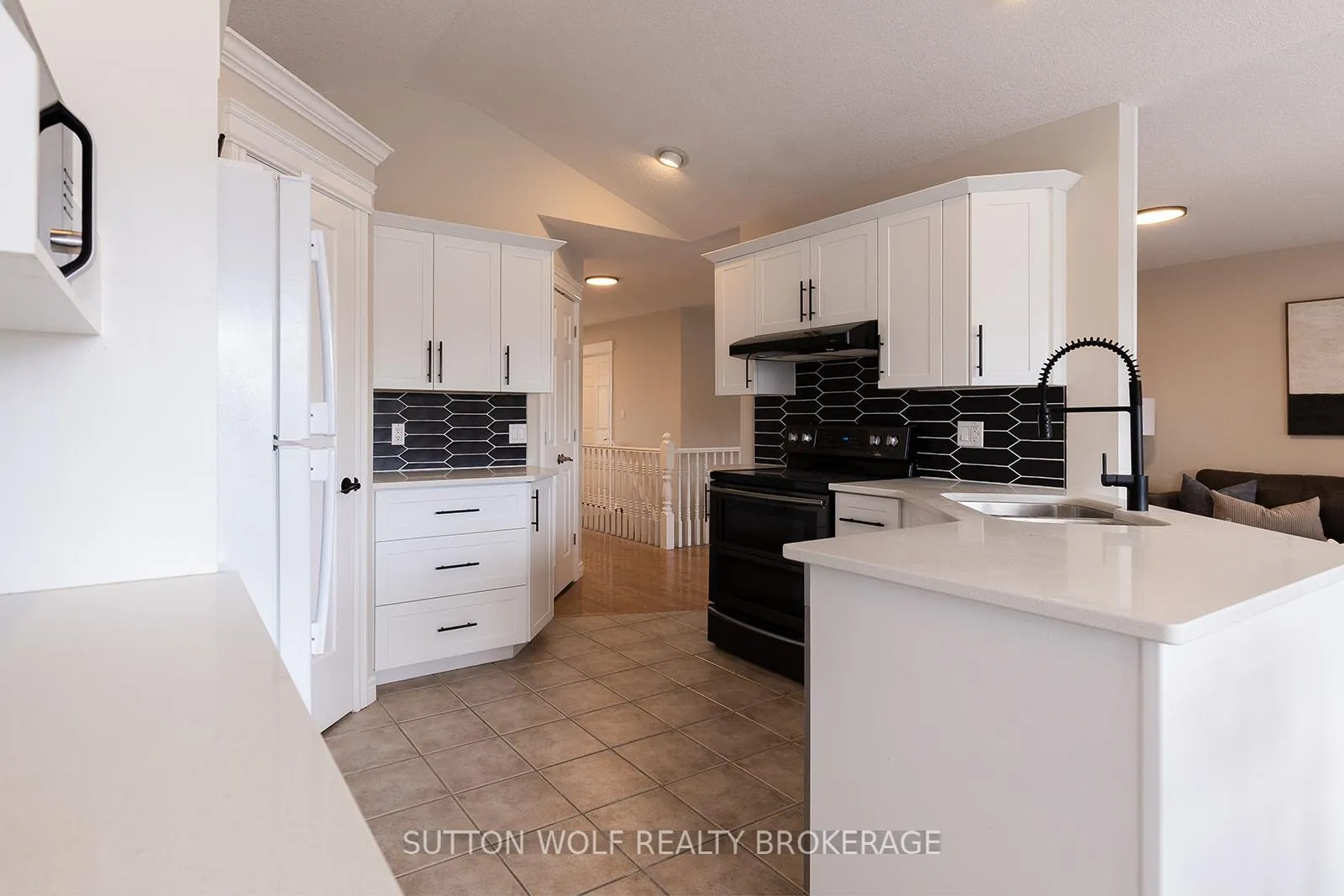 Photo 10 of 501 Darcy Drive, Strathroy-Caradoc, NE — HOMEH