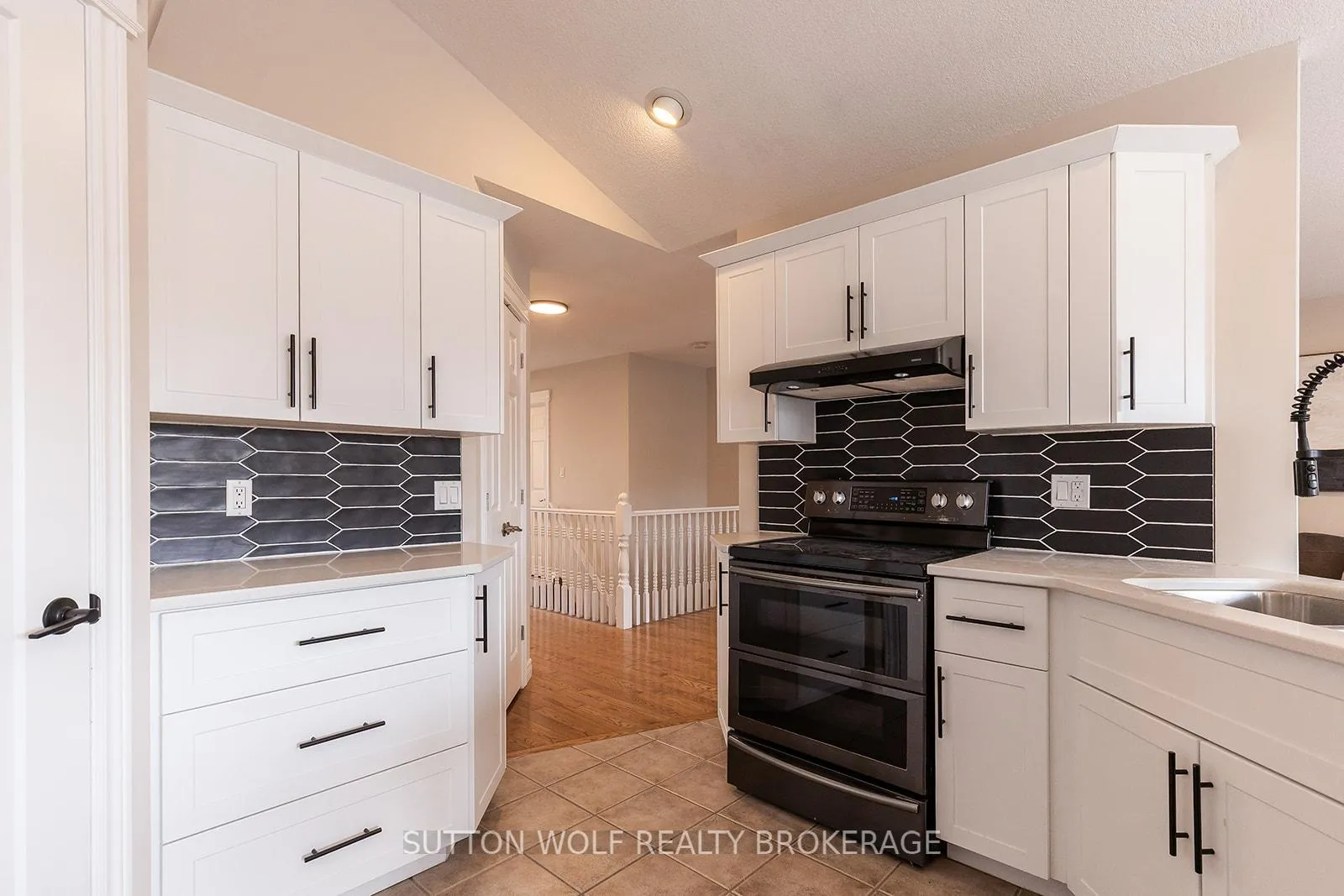 Photo 11 of 501 Darcy Drive, Strathroy-Caradoc, NE — HOMEH