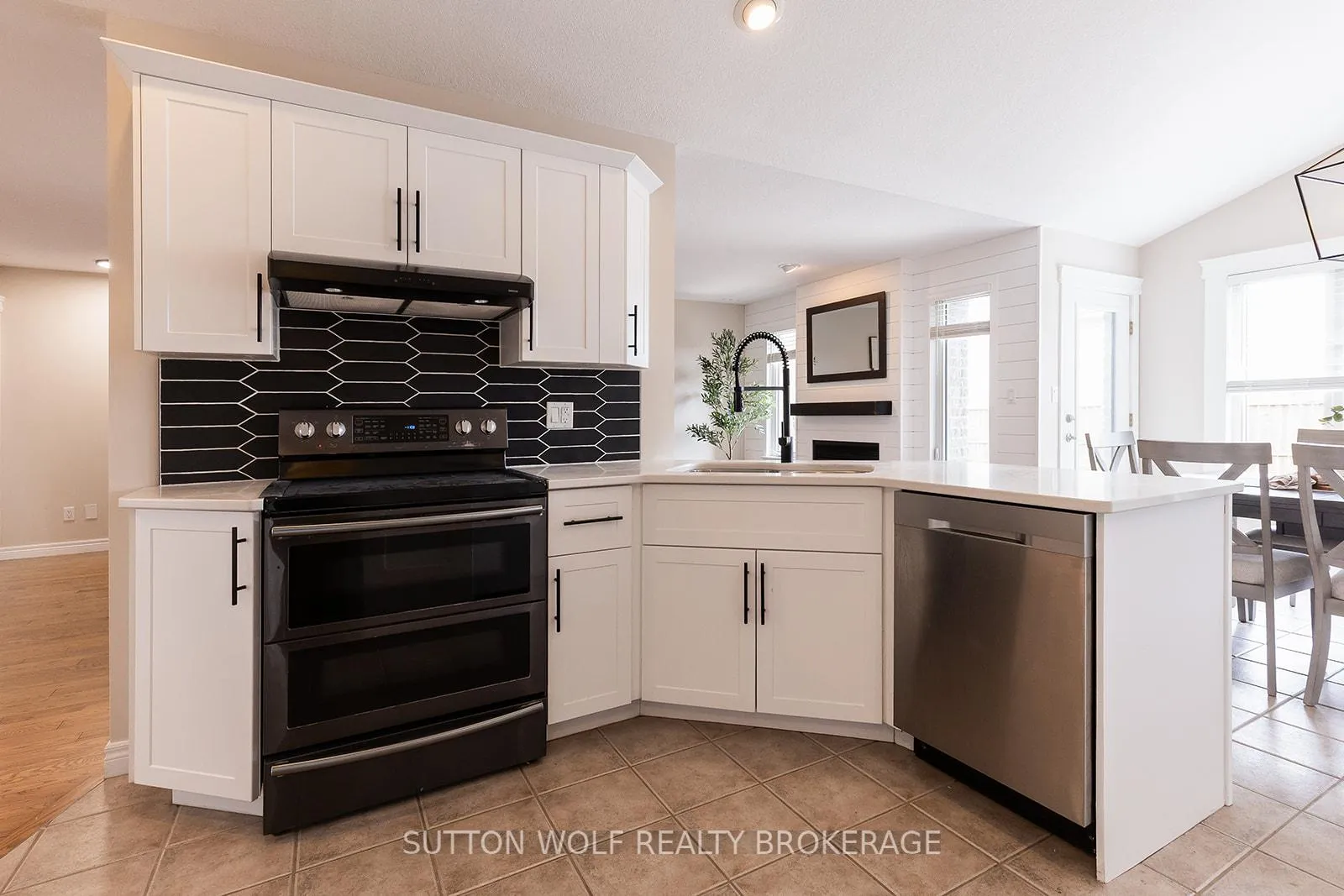 Photo 12 of 501 Darcy Drive, Strathroy-Caradoc, NE — HOMEH