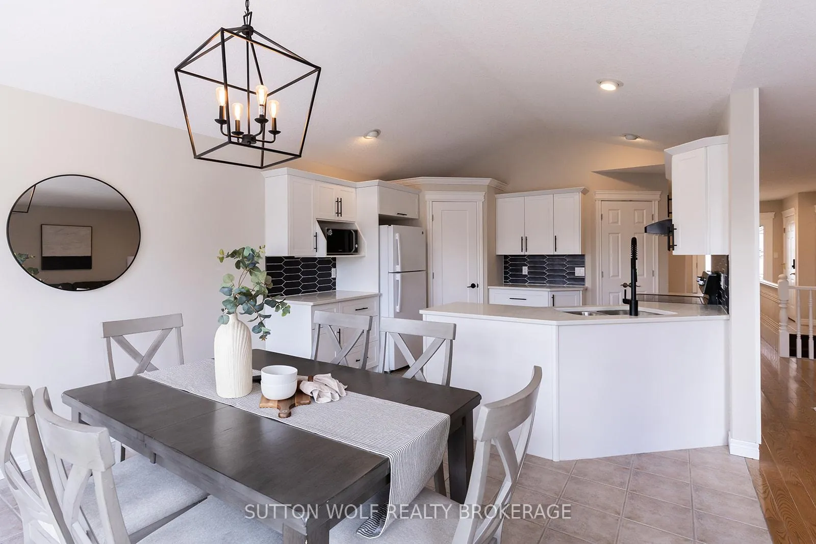 Photo 14 of 501 Darcy Drive, Strathroy-Caradoc, NE — HOMEH