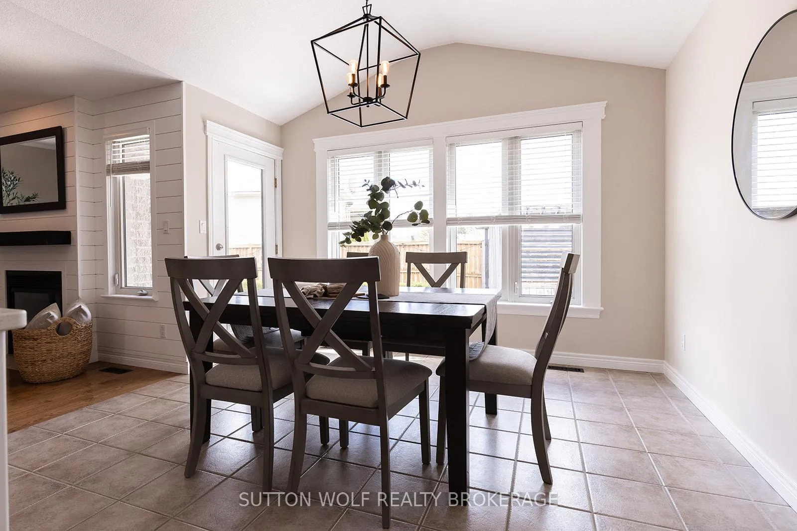 Photo 15 of 501 Darcy Drive, Strathroy-Caradoc, NE — HOMEH
