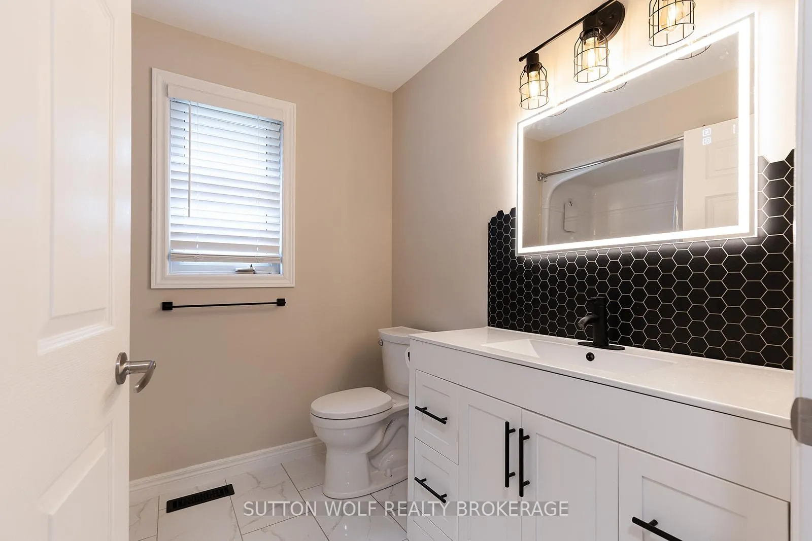 Photo 22 of 501 Darcy Drive, Strathroy-Caradoc, NE — HOMEH