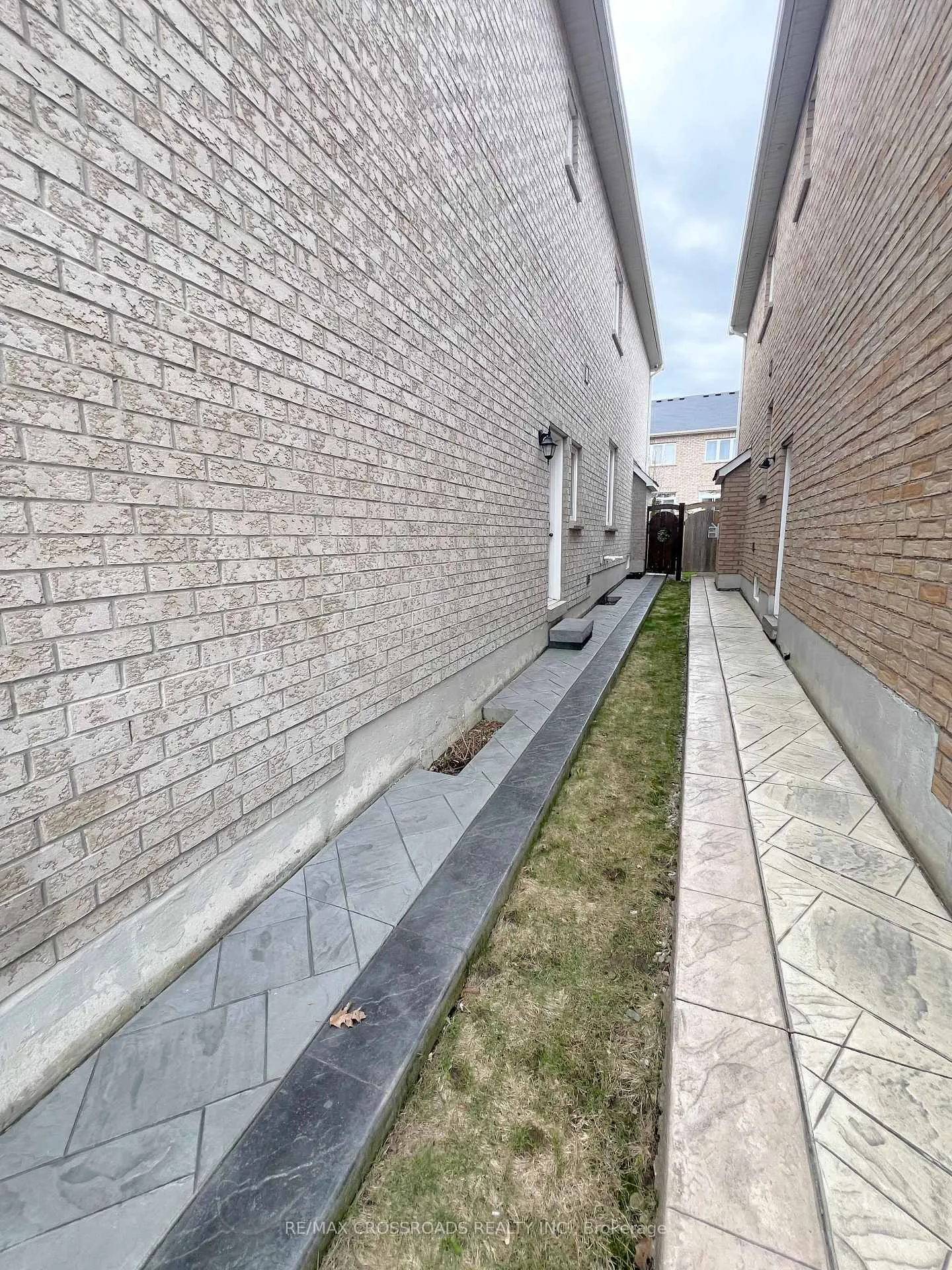 Photo 2 of Unit Basement, 126 Eastvale Drive, Markham, Cedarwood — HOMEH