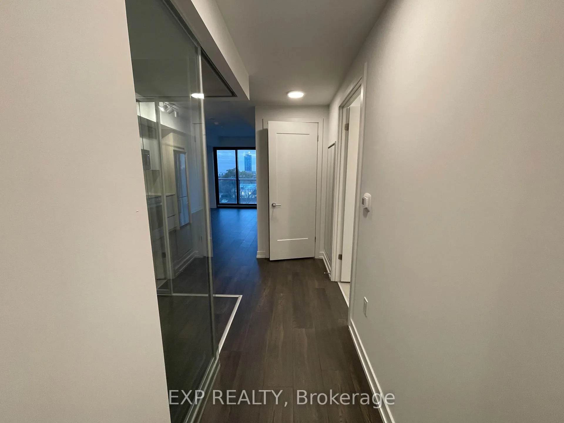 Photo 4 of Unit 521, 799 The Queensway, Etobicoke, Stonegate-Queensway — HOMEH