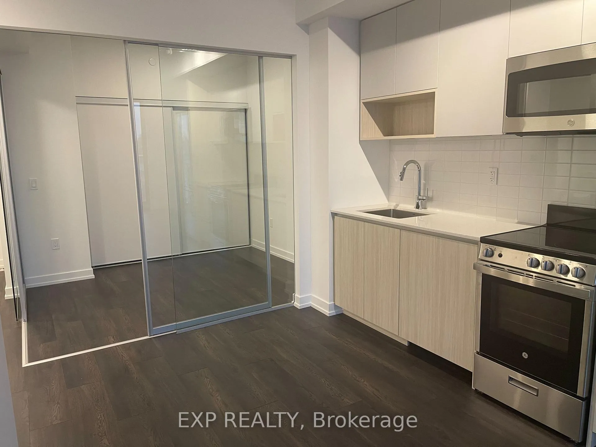Photo 5 of Unit 521, 799 The Queensway, Etobicoke, Stonegate-Queensway — HOMEH