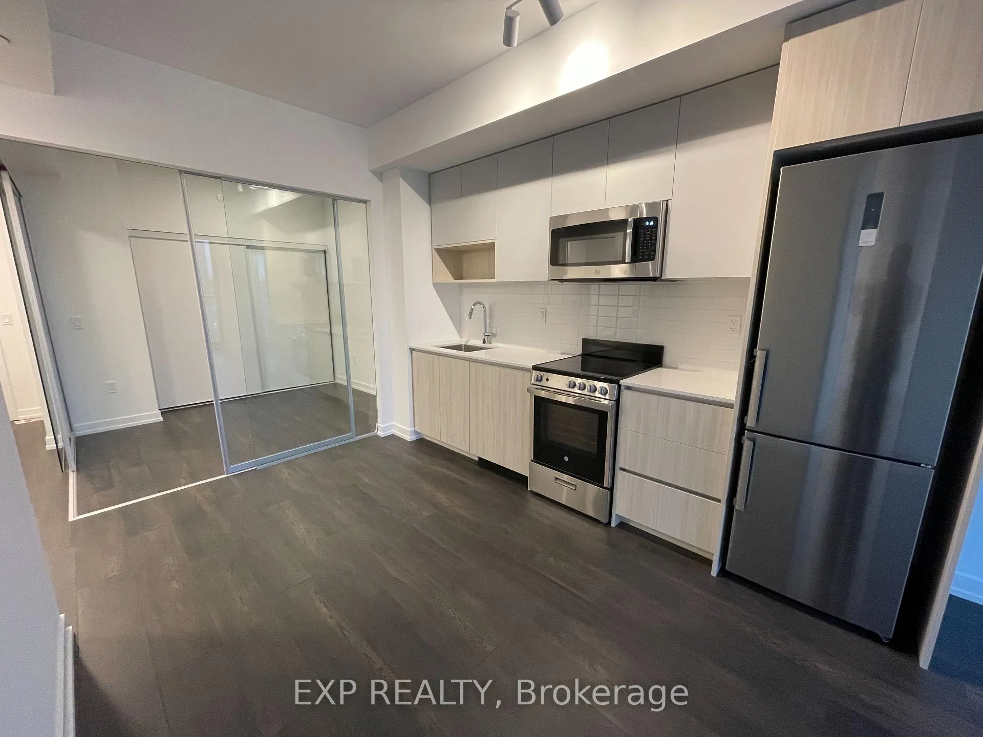 Photo 6 of Unit 521, 799 The Queensway, Etobicoke, Stonegate-Queensway — HOMEH